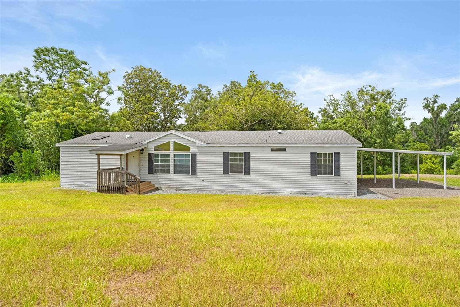 Manufactured Home at 33320 LARKIN RD, DADE CITY, photo 2 of 60