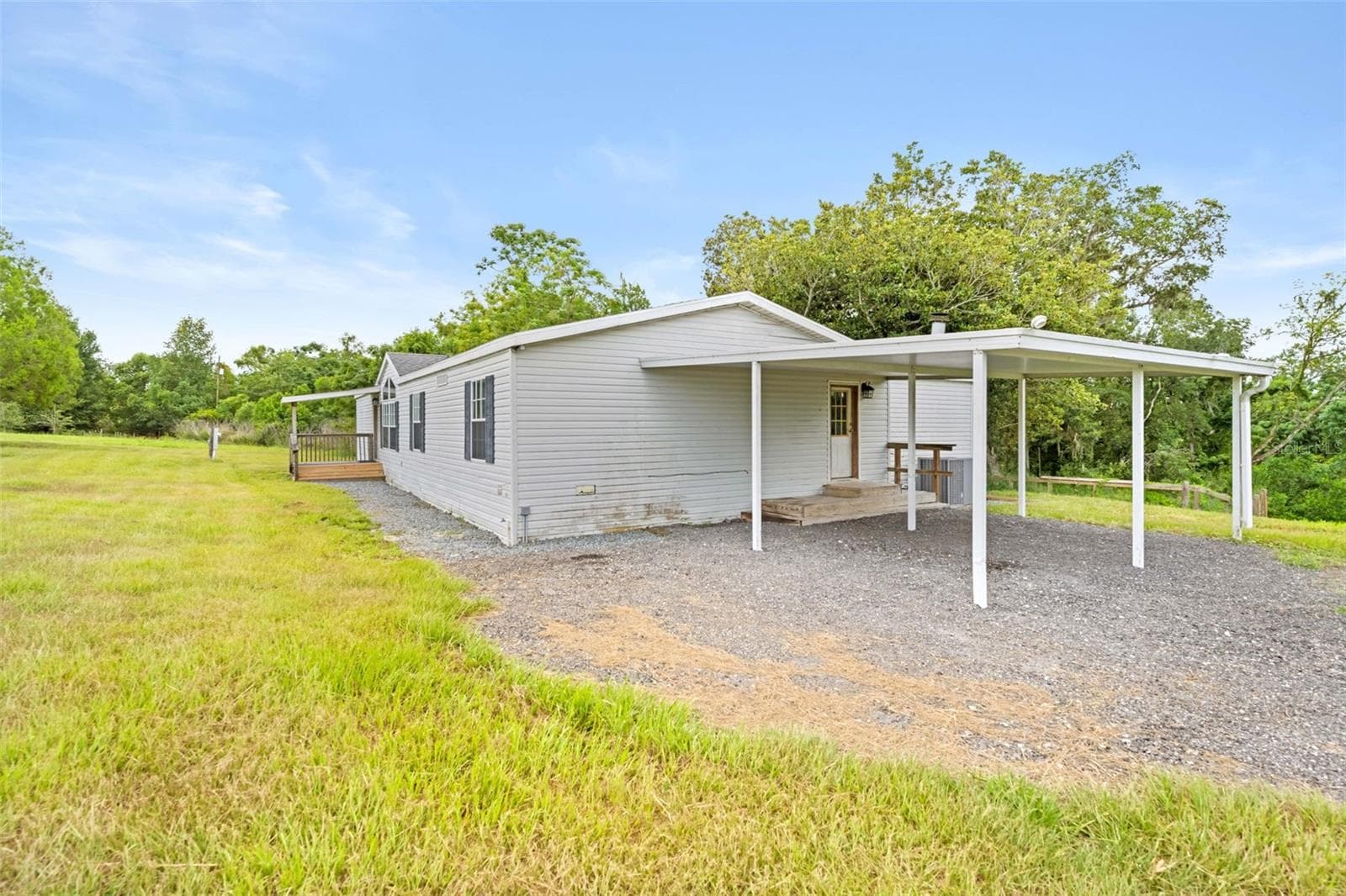 Manufactured Home at 33320 LARKIN RD, DADE CITY, photo 4 of 60