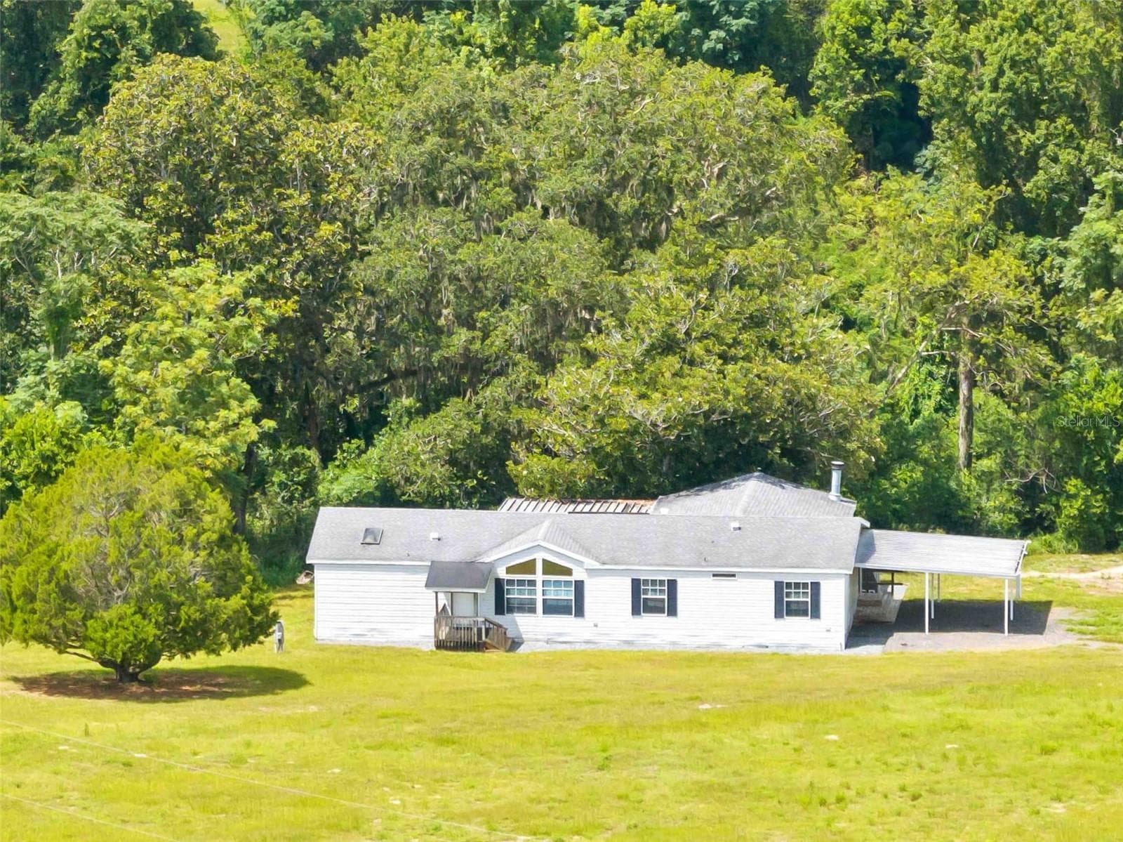 Manufactured Home at 33320 LARKIN RD, DADE CITY, photo 5 of 60