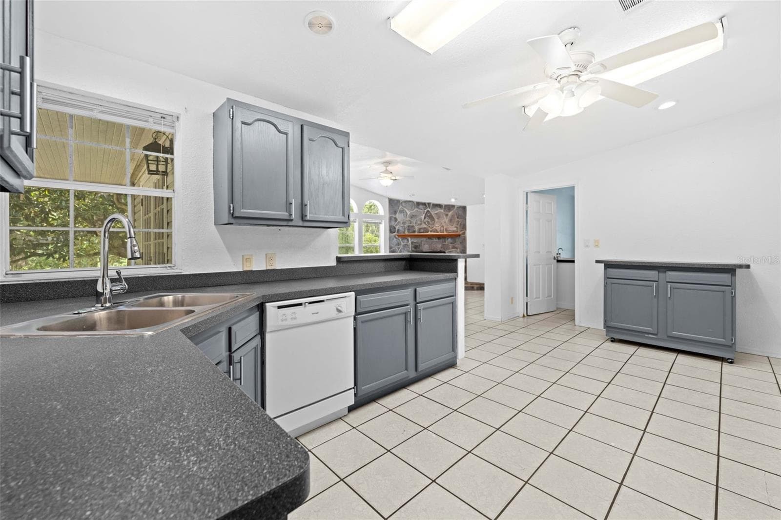 Manufactured Home at 33320 LARKIN RD, DADE CITY, photo 14 of 60
