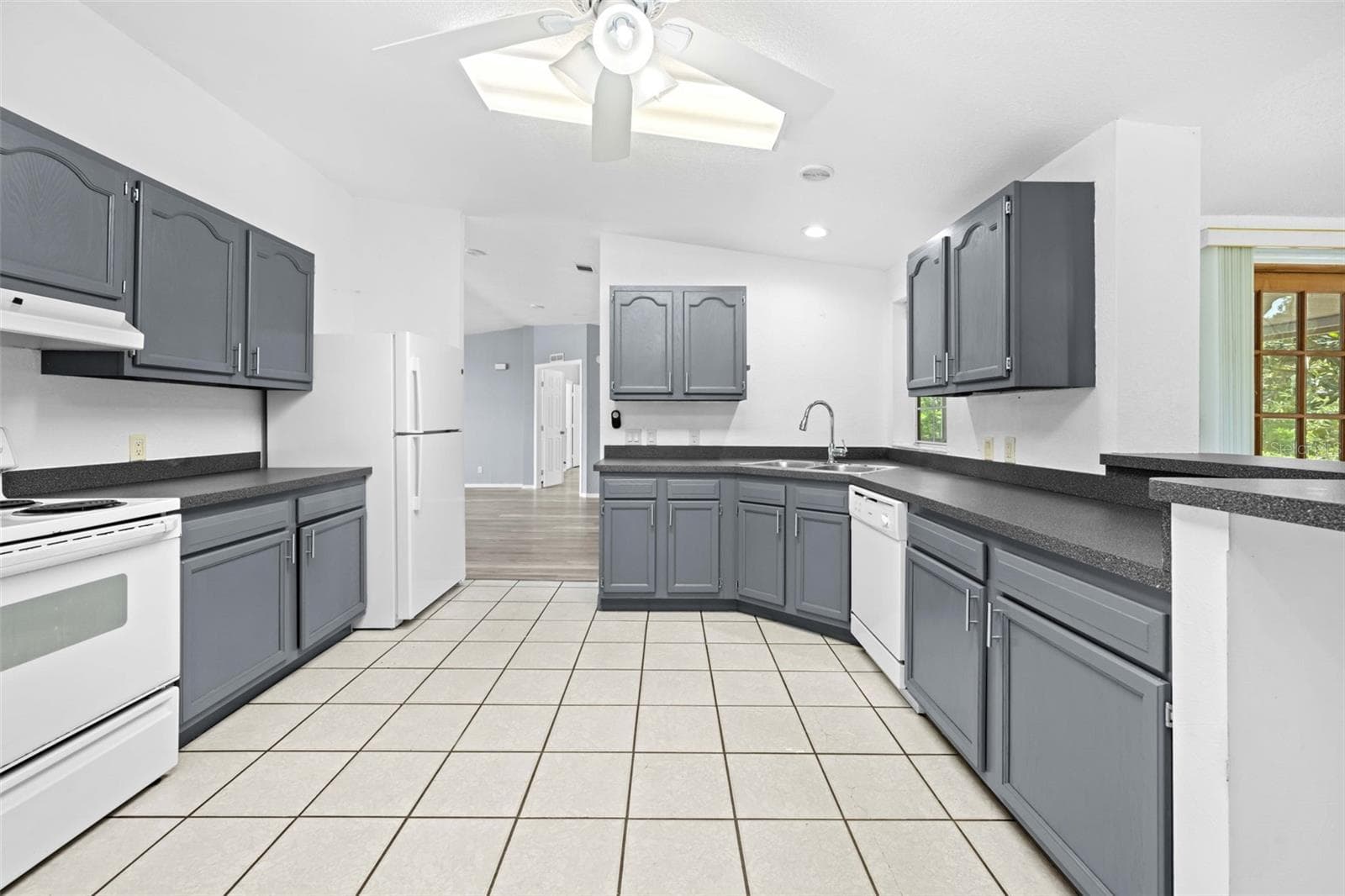 Manufactured Home at 33320 LARKIN RD, DADE CITY, photo 15 of 60