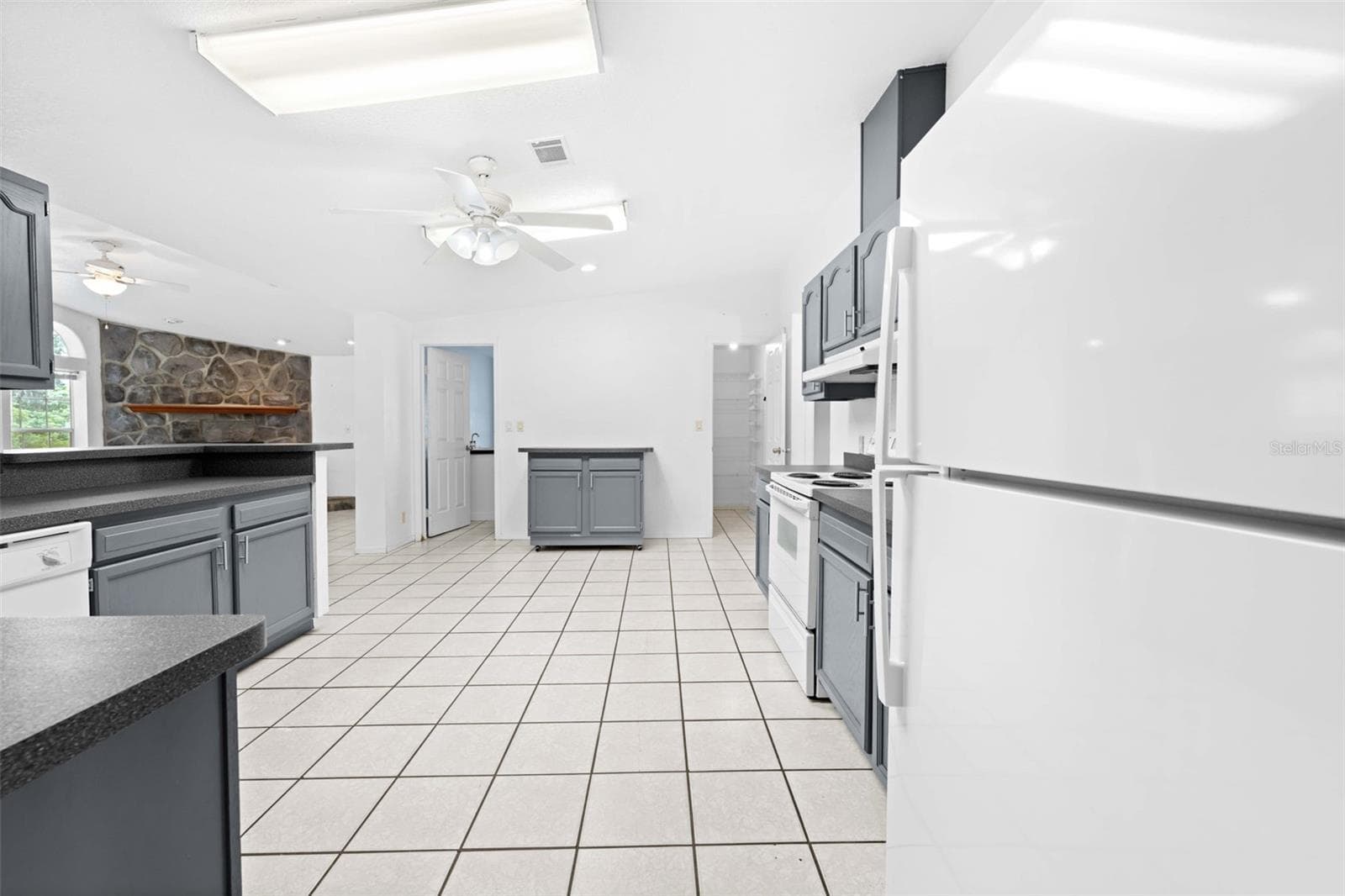 Manufactured Home at 33320 LARKIN RD, DADE CITY, photo 16 of 60
