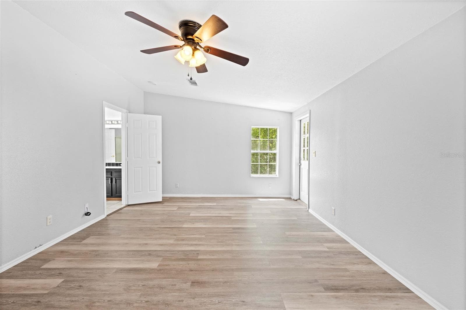 Manufactured Home at 33320 LARKIN RD, DADE CITY, photo 26 of 60