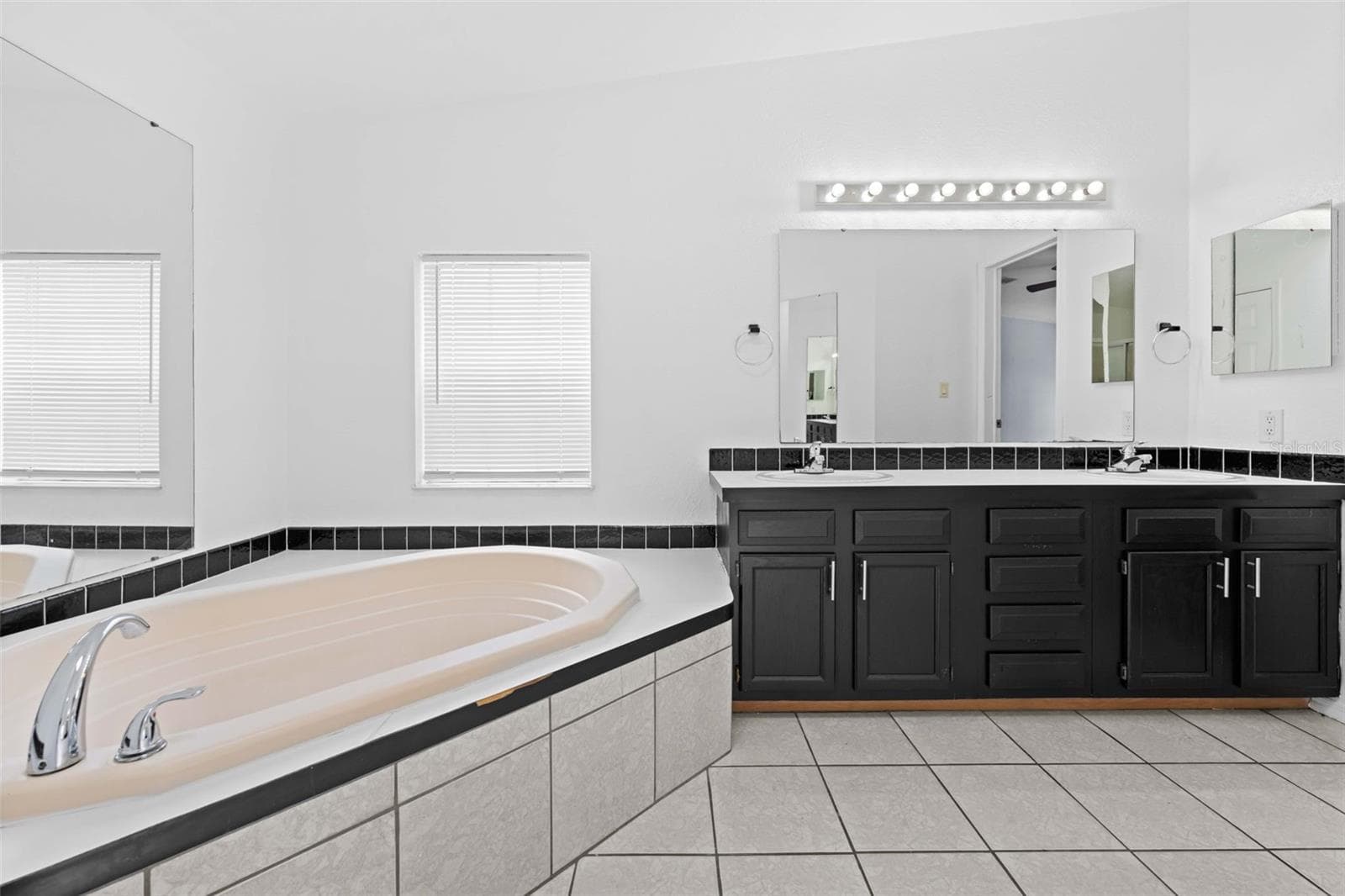Manufactured Home at 33320 LARKIN RD, DADE CITY, photo 33 of 60
