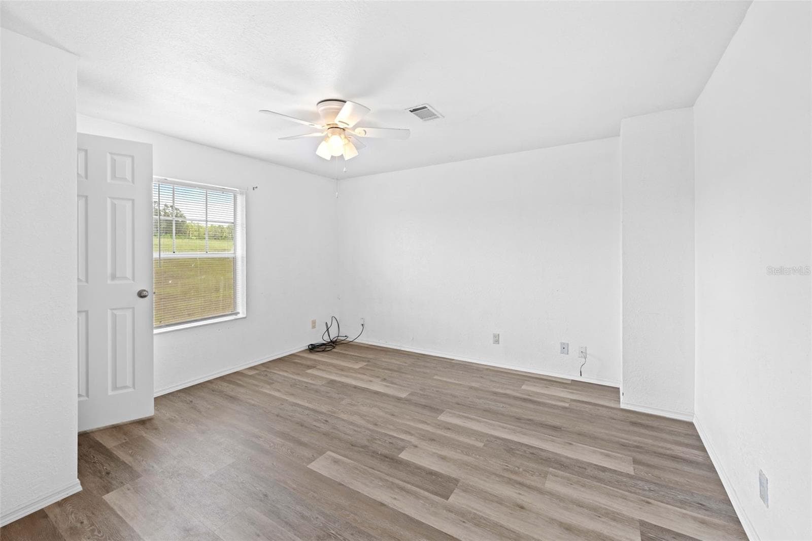 Manufactured Home at 33320 LARKIN RD, DADE CITY, photo 37 of 60