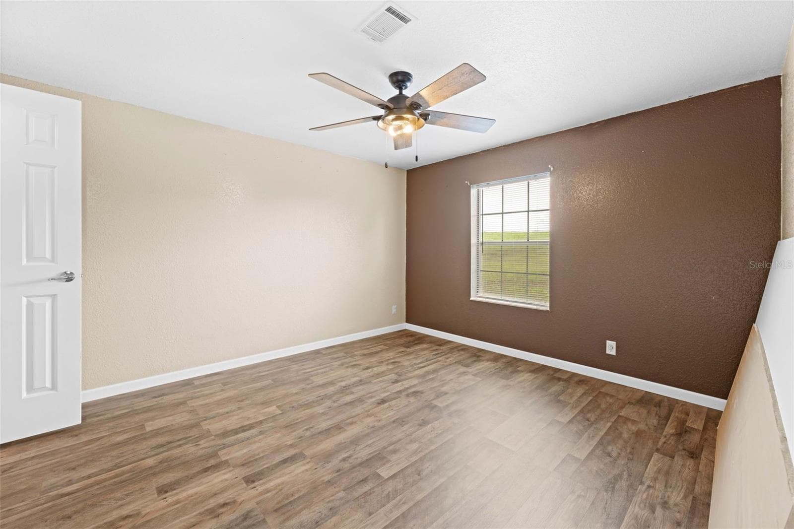 Manufactured Home at 33320 LARKIN RD, DADE CITY, photo 41 of 60