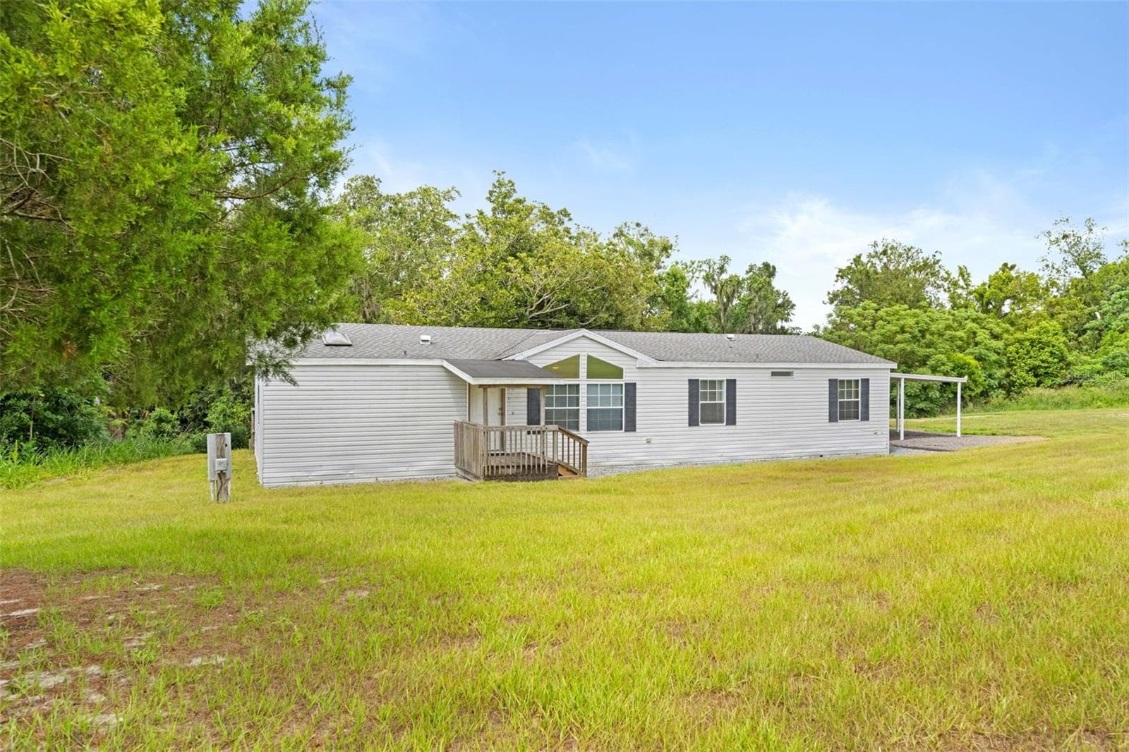 Manufactured Home at 33320 LARKIN RD, DADE CITY, photo 57 of 60