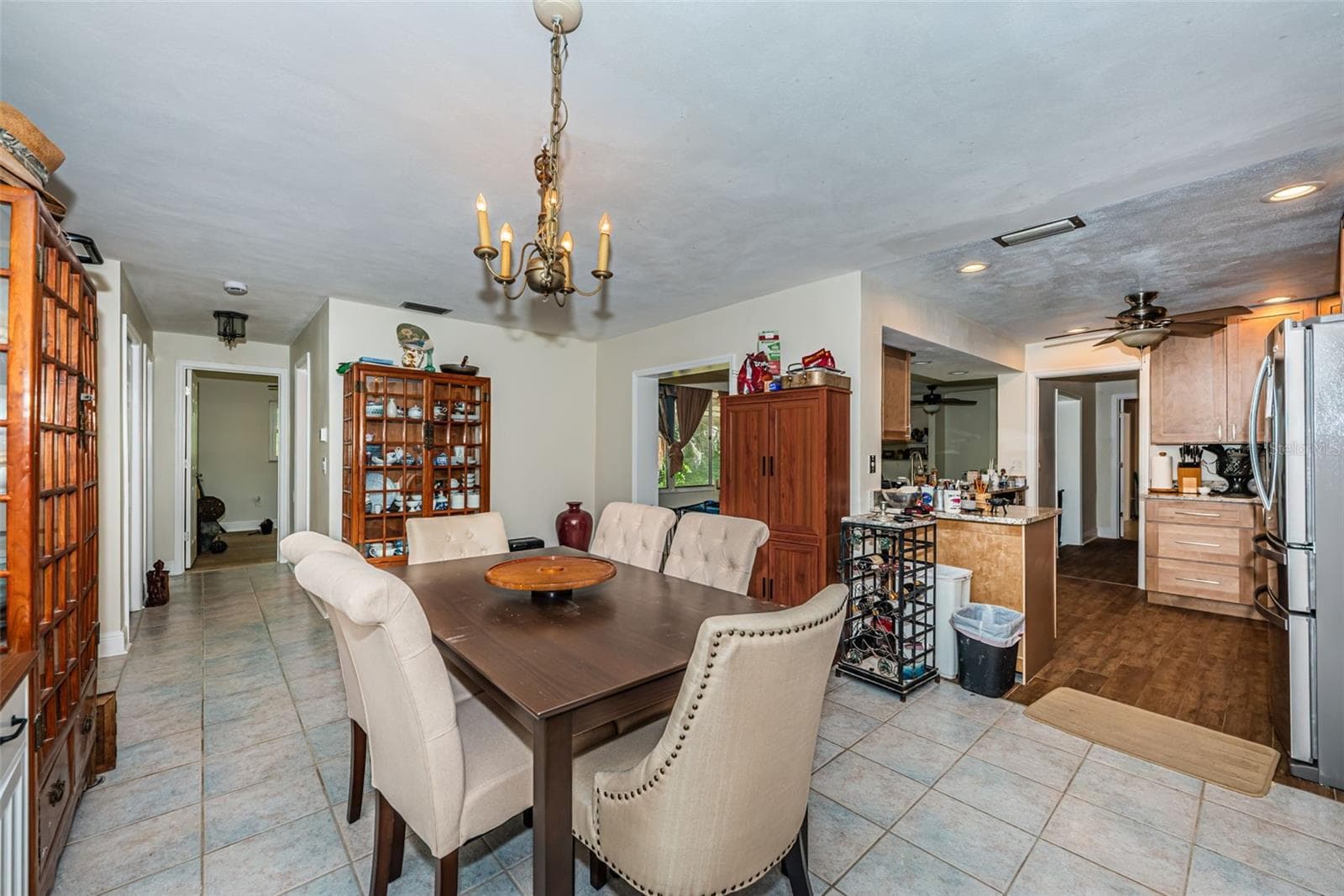 Dining room attached conveniently to kitchen - 5230 VENETIAN BLVD NE, ST PETERSBURG