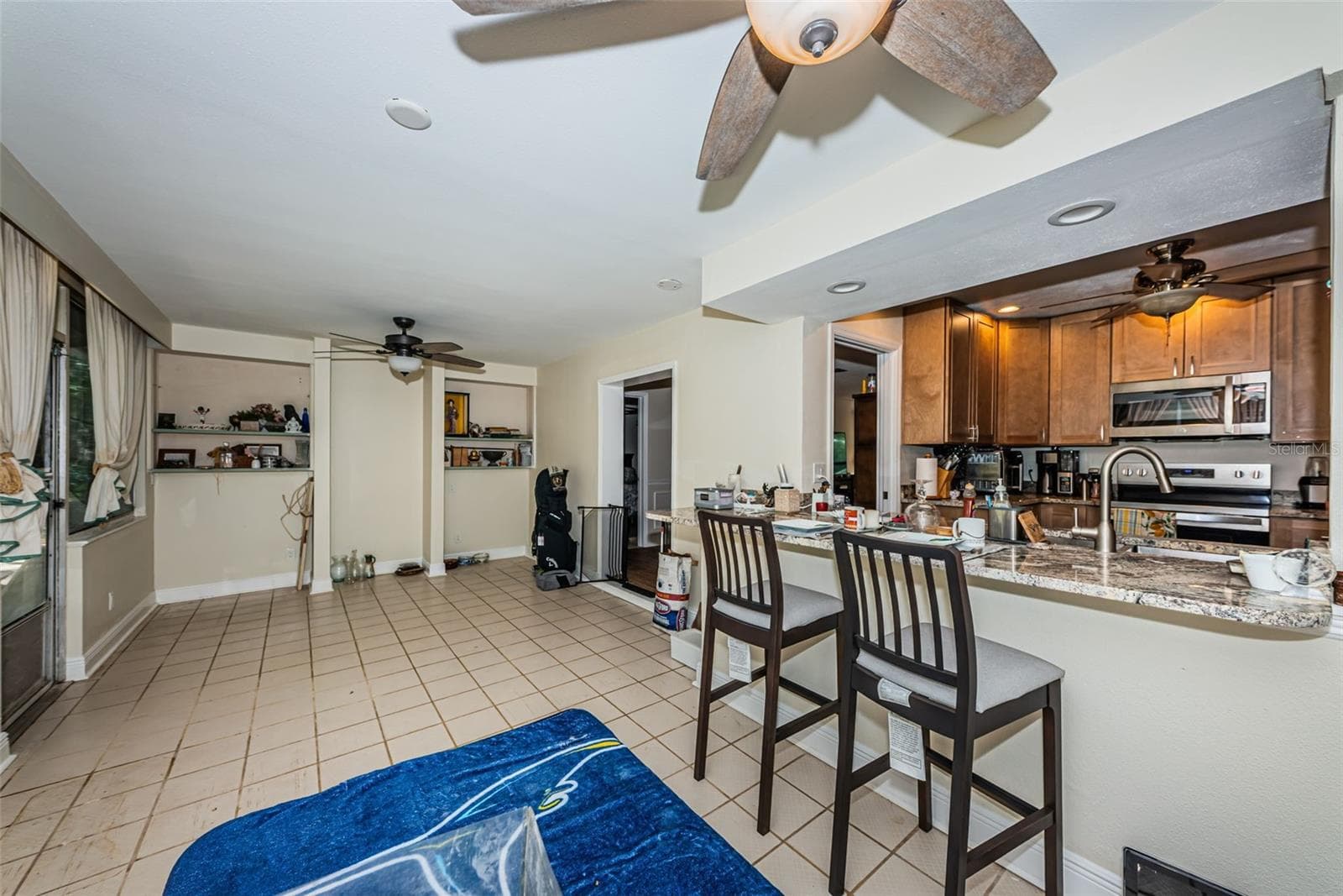 Kitchen pass through with breakfast bar - 5230 VENETIAN BLVD NE, ST PETERSBURG