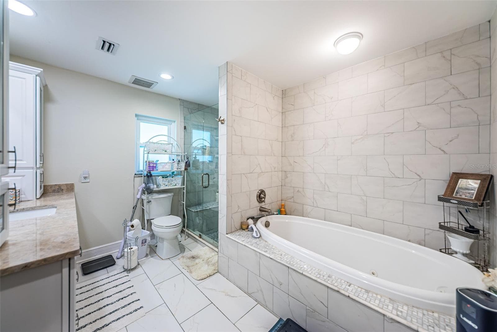 Spacious primary bathroom - 5230 VENETIAN BLVD NE, ST PETERSBURG