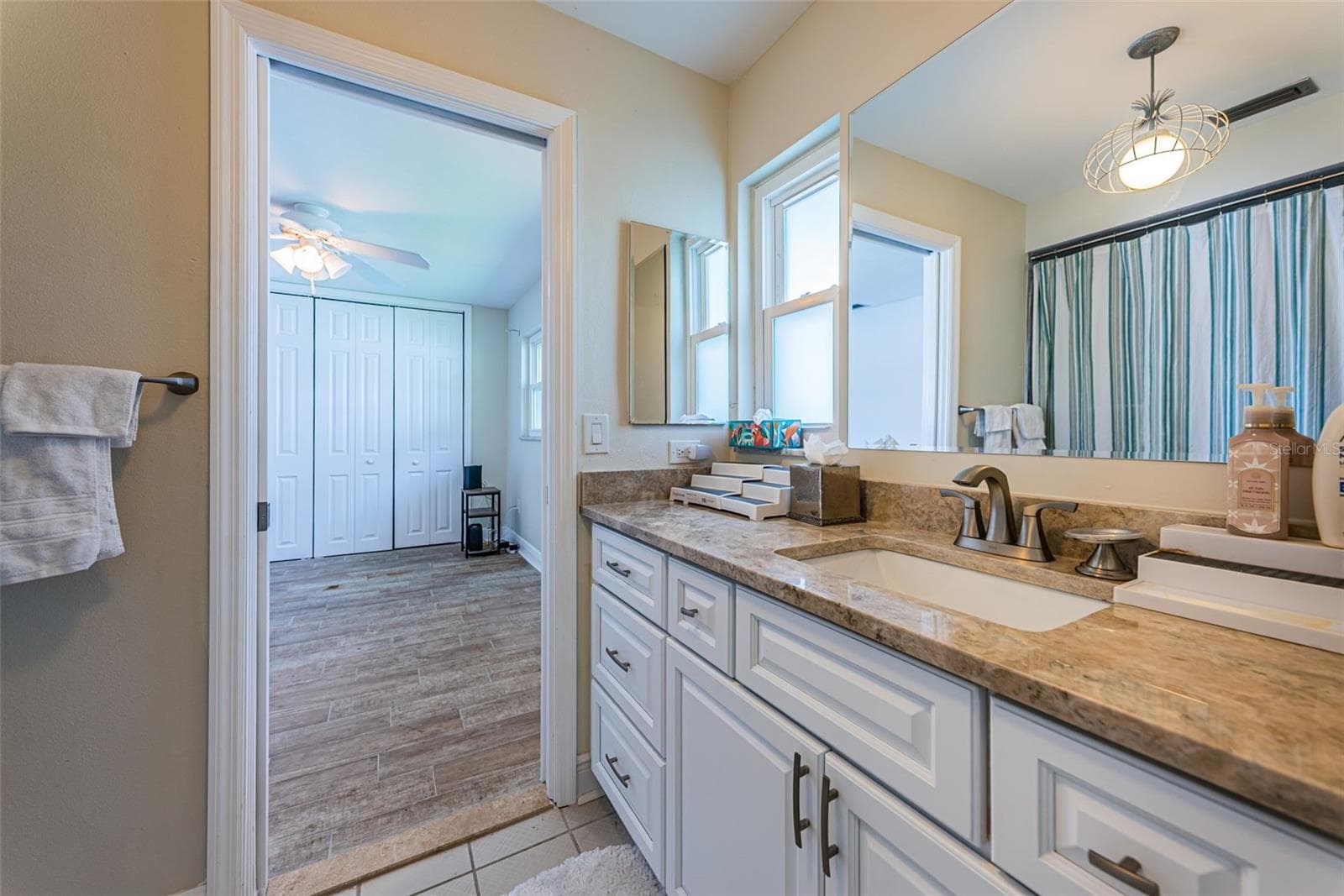 Bathroom 2 with jack and jill entry - 5230 VENETIAN BLVD NE, ST PETERSBURG