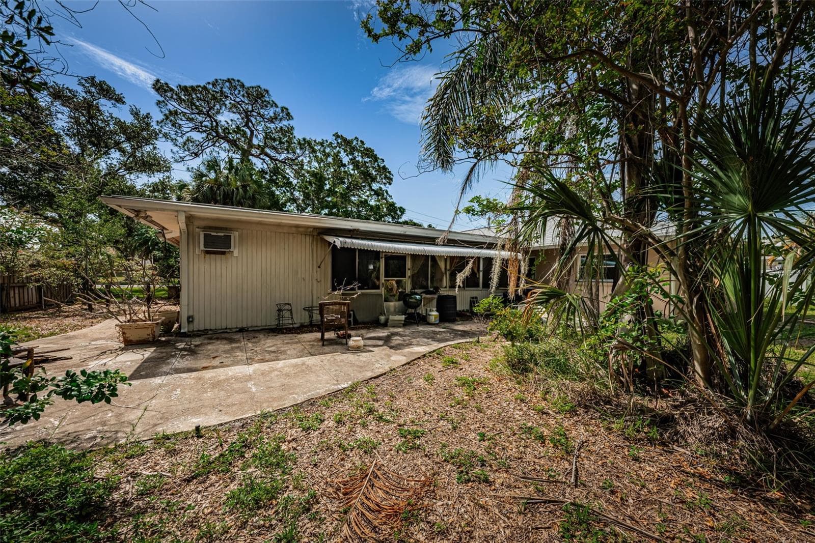 Large backyard for your future dream pool and/or boat storage - 5230 VENETIAN BLVD NE, ST PETERSBURG