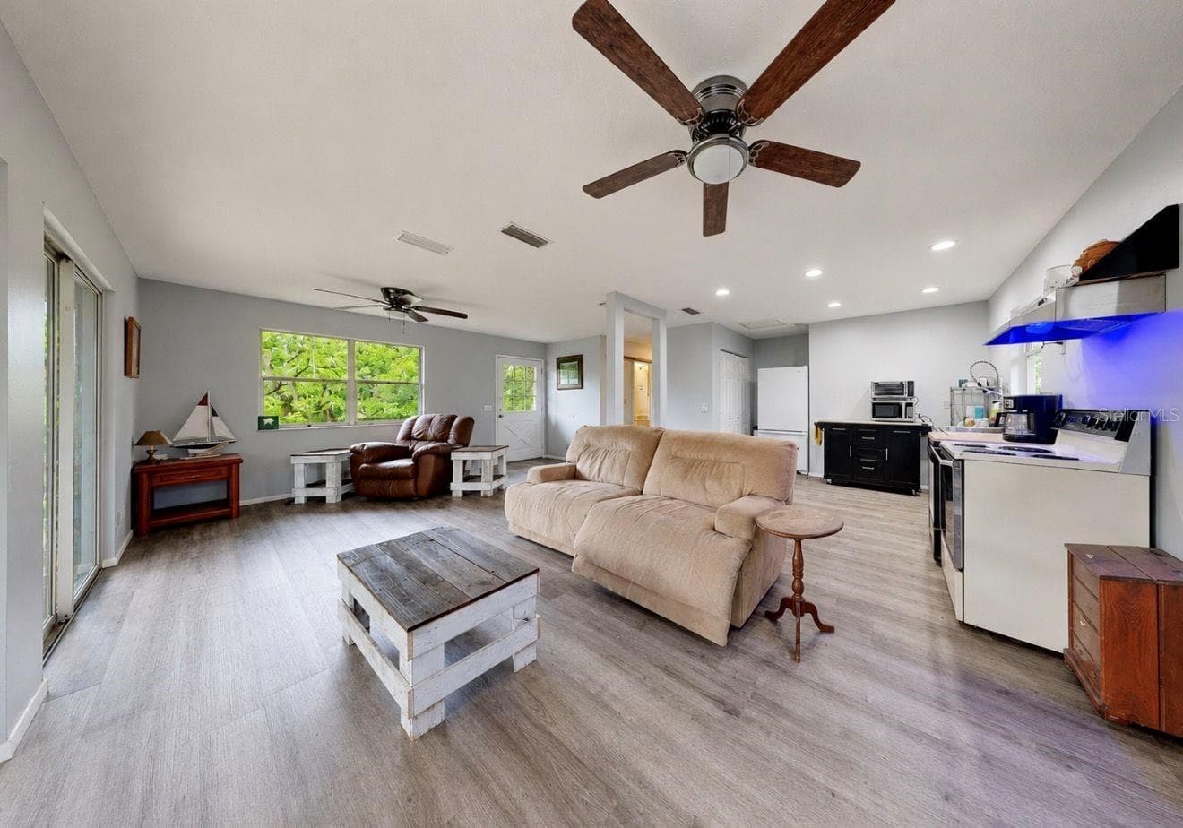 Single Family Residence at 707 GEORGE ST S, TARPON SPRINGS, photo 39 of 48