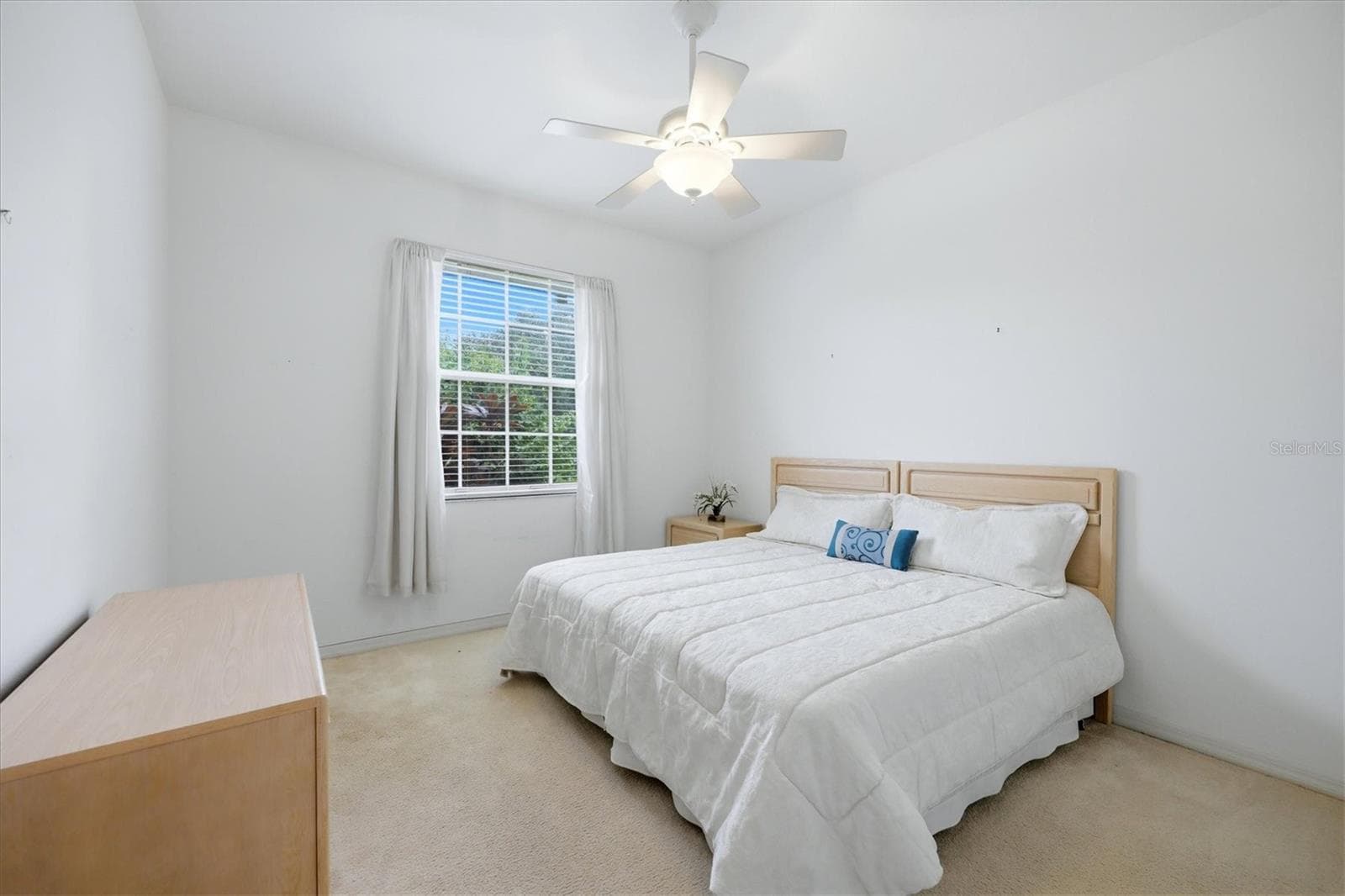 Bedroom with ceiling fan, neutral finishes and natural light - 8492 IDLEWOOD CT, LAKEWOOD RANCH