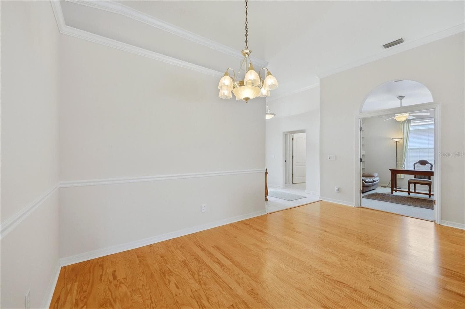Up lighting in dining - 8492 IDLEWOOD CT, LAKEWOOD RANCH