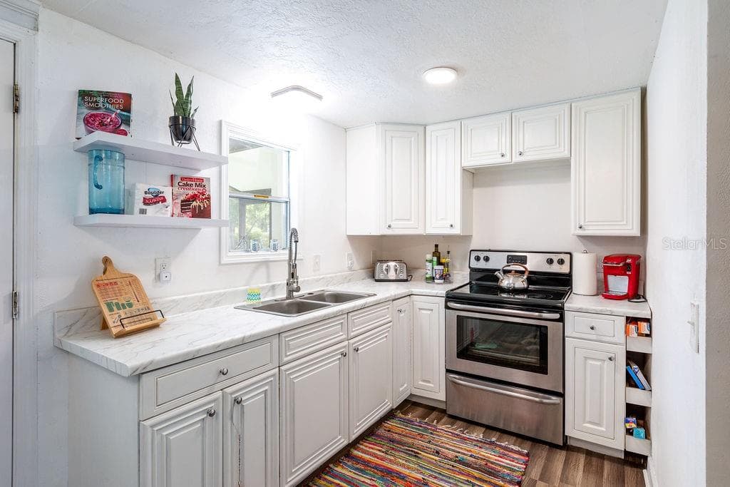 Single Family Residence at 369 NE DIANA TER, LAKE CITY, photo 8 of 26