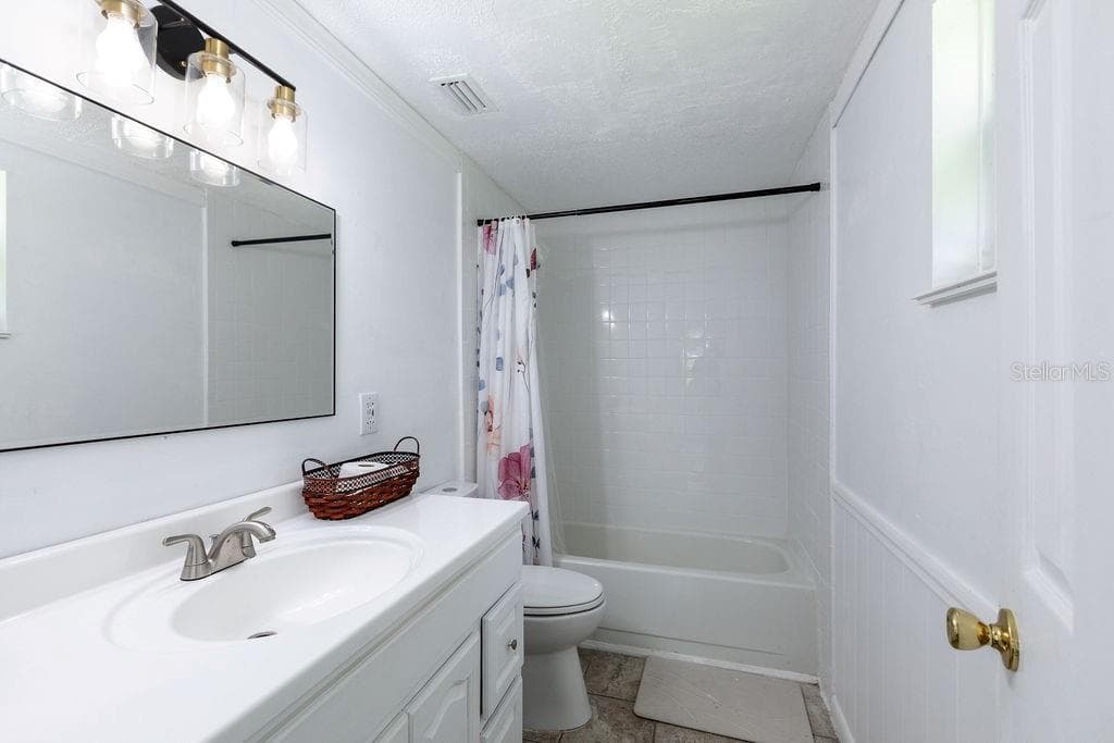 Single Family Residence at 369 NE DIANA TER, LAKE CITY, photo 11 of 26