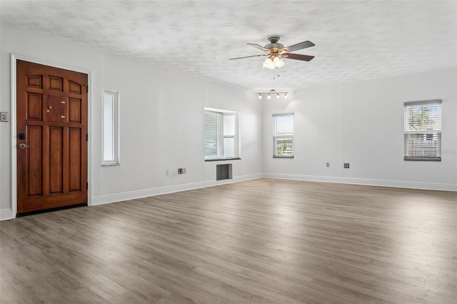 Single Family Residence at 1023 N BASK DR, TAMPA, photo 10 of 36