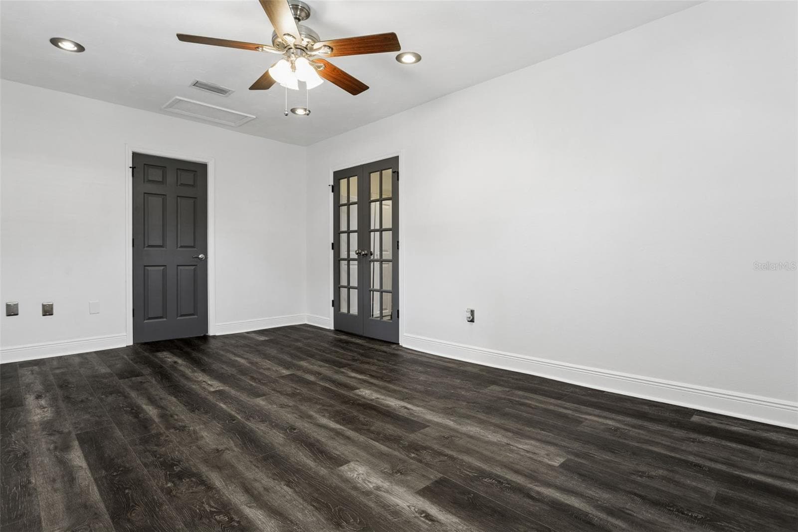 Single Family Residence at 1023 N BASK DR, TAMPA, photo 15 of 36