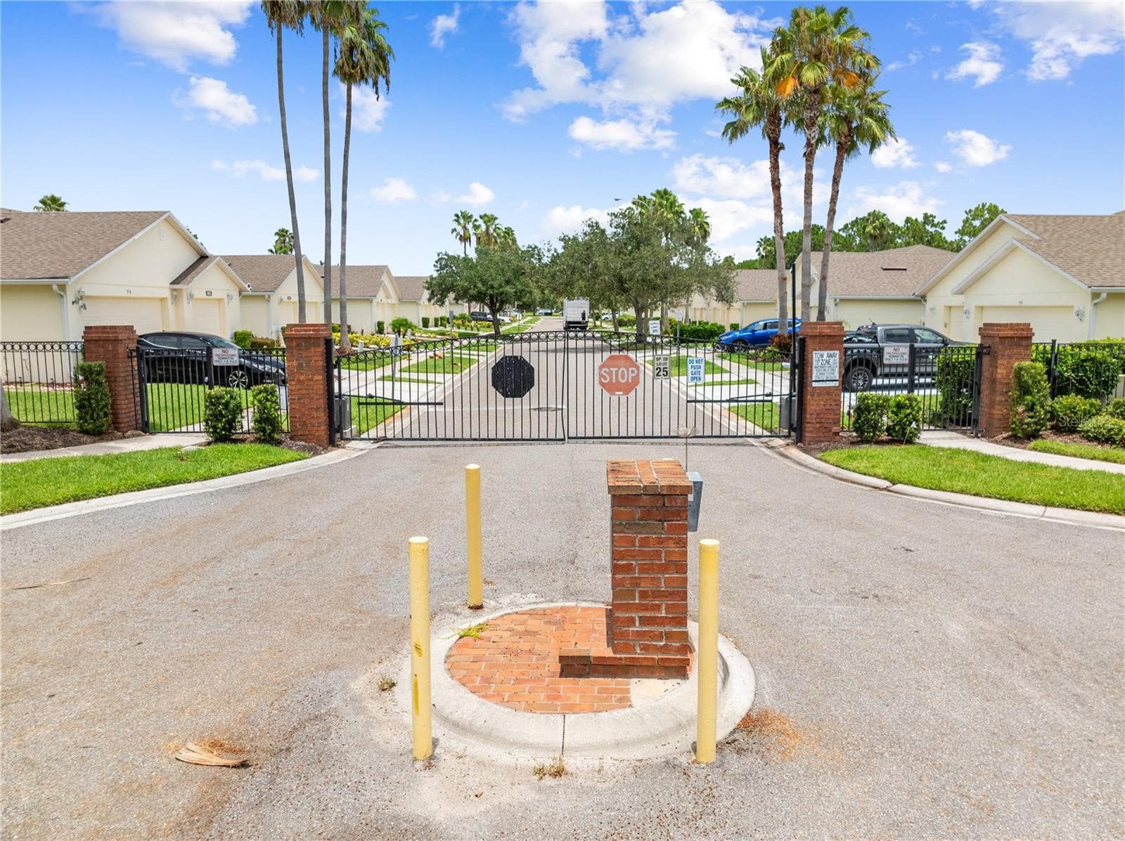 Gated Entrance of Club Villas - 153 CLUB VILLAS LN, KISSIMMEE