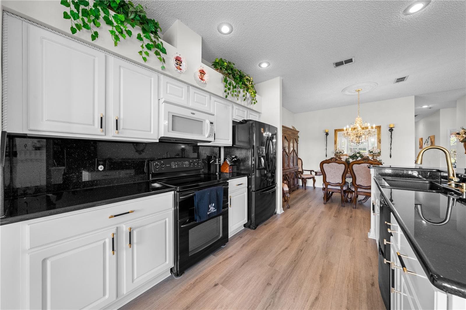 Updated kitchen with luxury vinyl flooring. - 153 CLUB VILLAS LN, KISSIMMEE