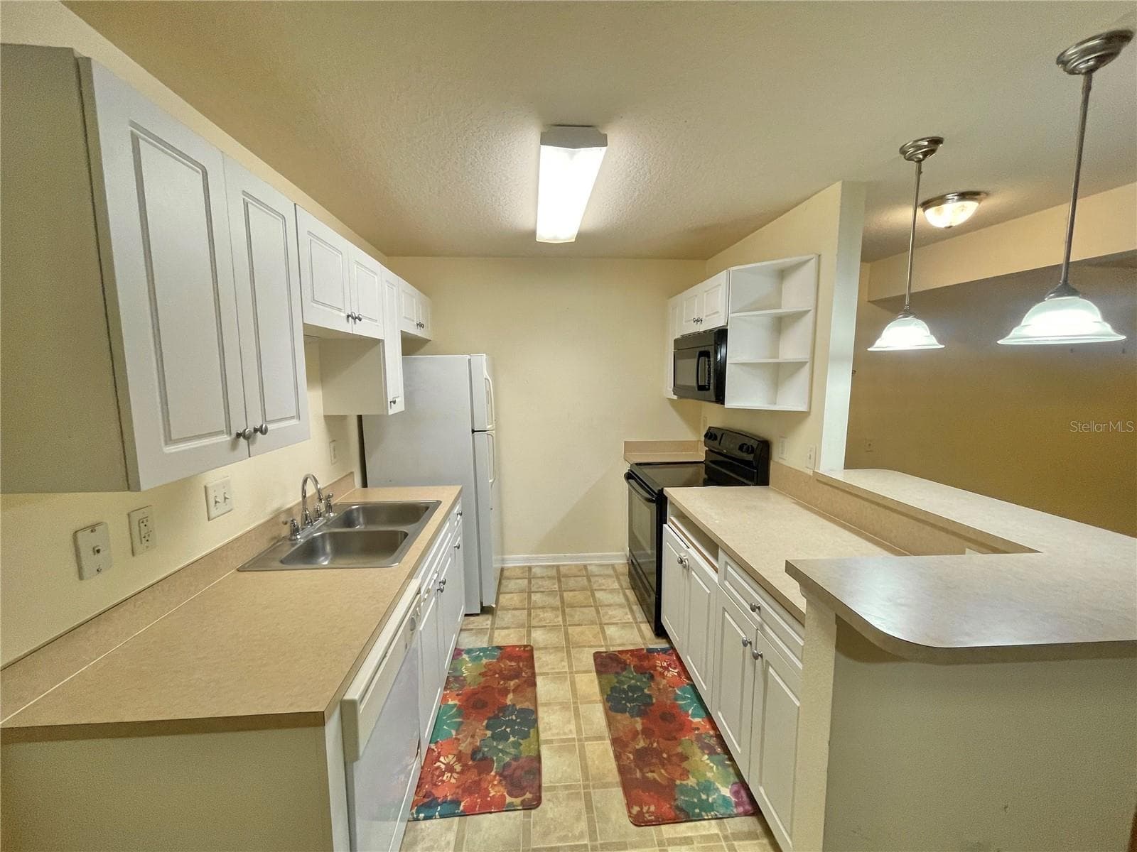 Kitchen needs some work. - 145 N PEARL LAKE CSWY #112, ALTAMONTE SPRINGS