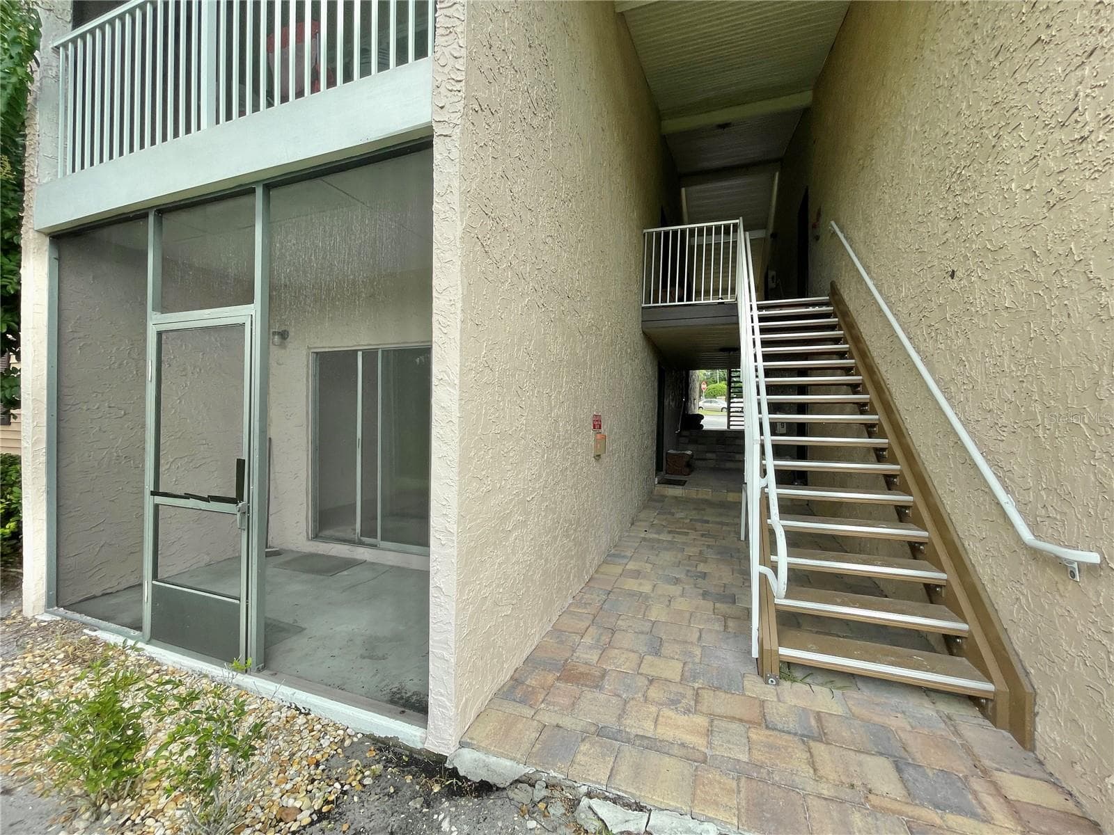First floor condo. Step out of your screened-in covered porch onto the back yard and lake. - 145 N PEARL LAKE CSWY #112, ALTAMONTE SPRINGS