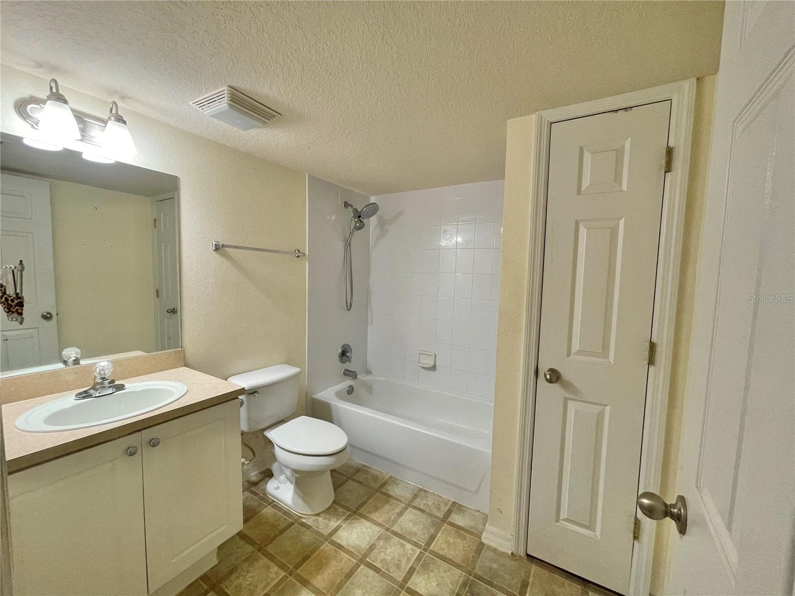Condominium at 145 N PEARL LAKE CSWY #112, ALTAMONTE SPRINGS, photo 14 of 43