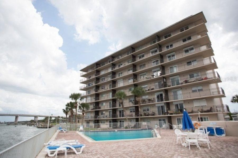 101 N RIVERSIDE DR #2020