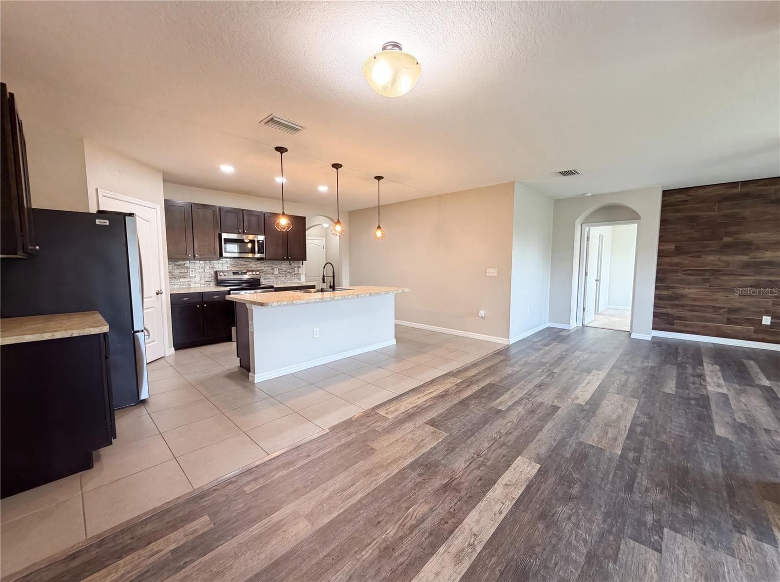 Single Family Residence at 16415 TREASURE POINT DR, WIMAUMA, photo 4 of 29