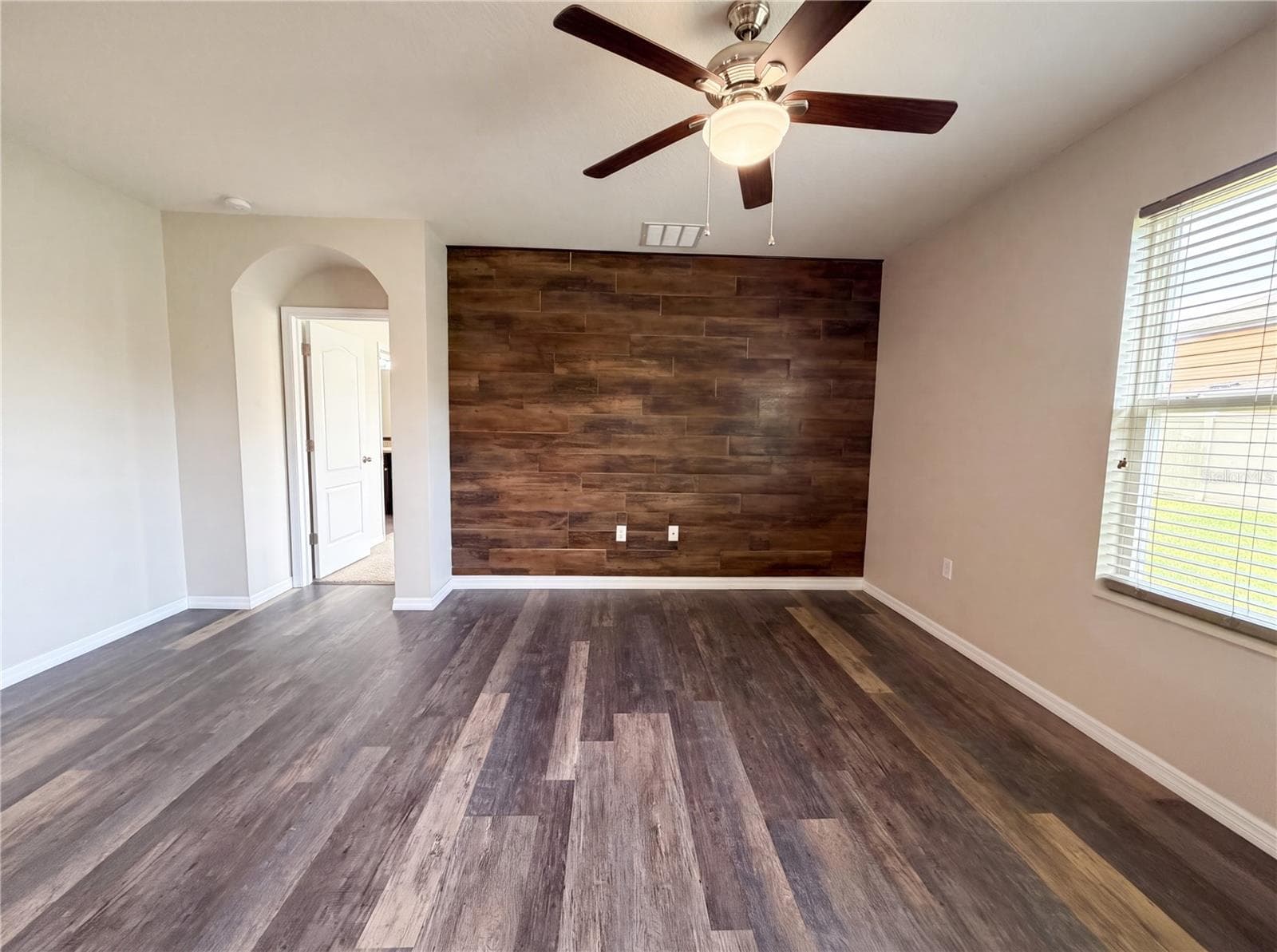 Single Family Residence at 16415 TREASURE POINT DR, WIMAUMA, photo 6 of 29