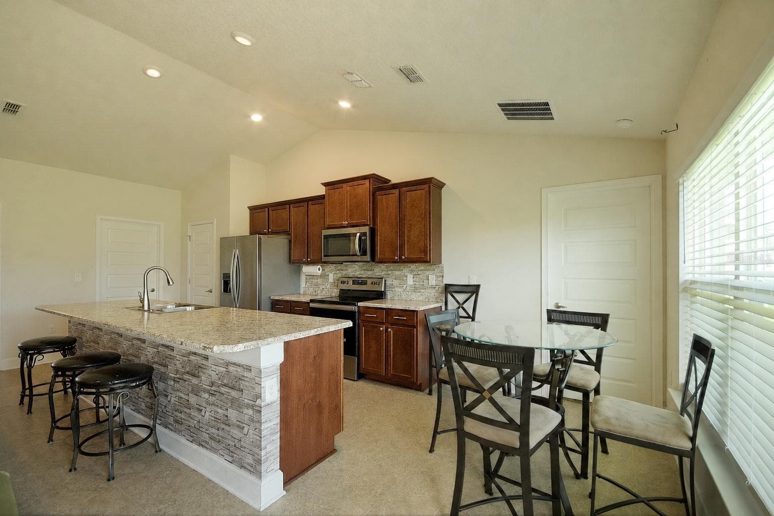 Kitchen/Dinette - 7733 SLOEWOOD DR, LEESBURG
