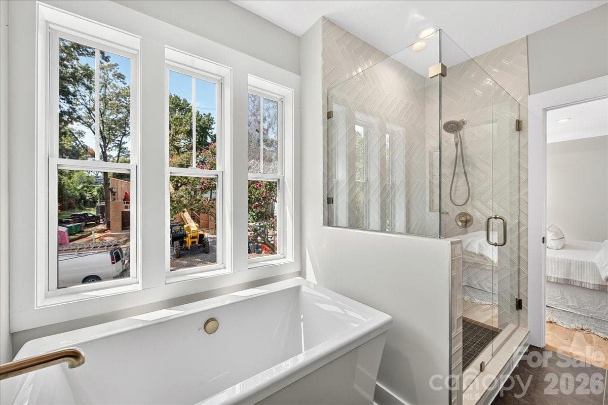 Soaking tub - 3940 Admiral Avenue, Charlotte