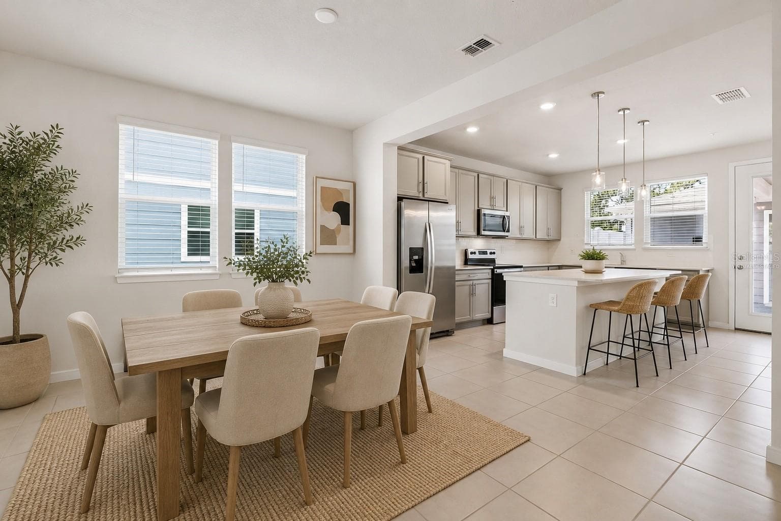 Virtually Staged - 5592 PINELAND RUN, ORLANDO