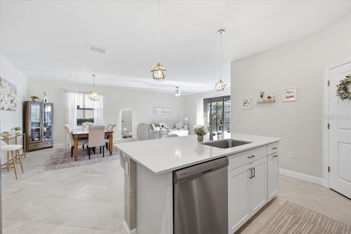 Single Family Residence at 5250 CORAL REEF WAY, LAKEWOOD RANCH, photo 6 of 57