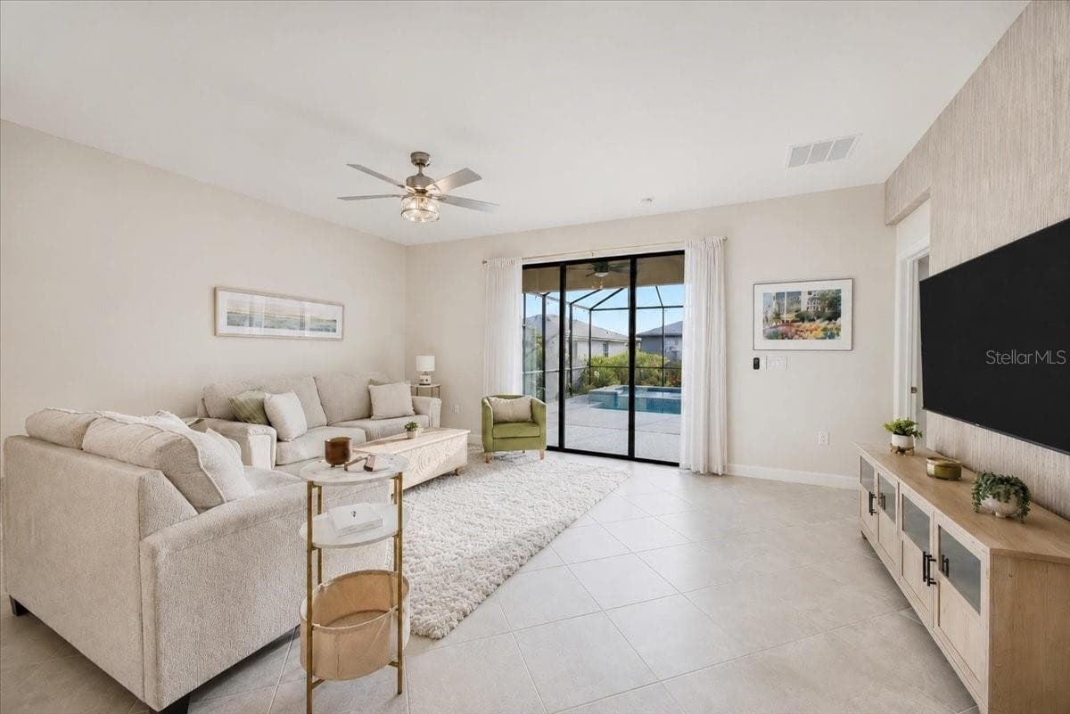 Single Family Residence at 5250 CORAL REEF WAY, LAKEWOOD RANCH, photo 10 of 57