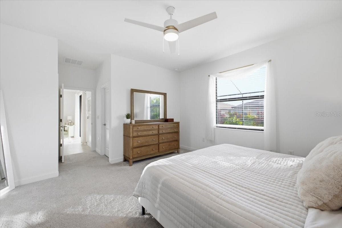 Single Family Residence at 5250 CORAL REEF WAY, LAKEWOOD RANCH, photo 14 of 57