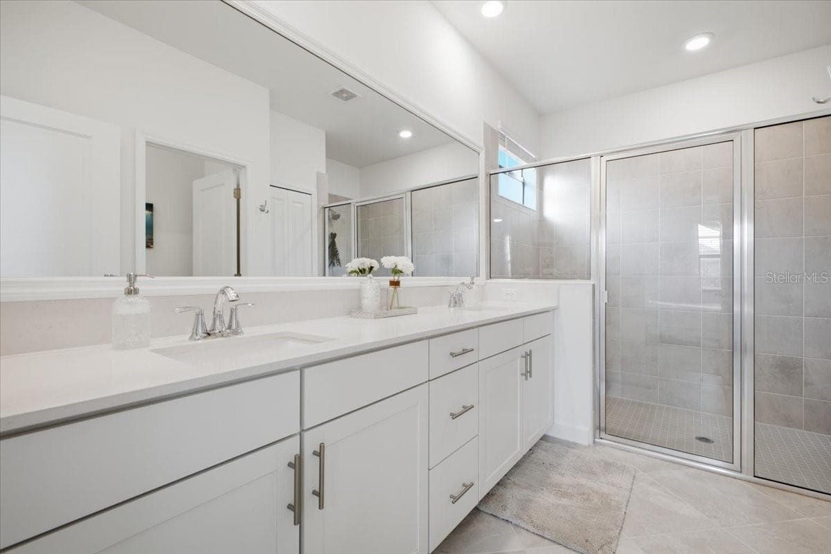 Single Family Residence at 5250 CORAL REEF WAY, LAKEWOOD RANCH, photo 15 of 57