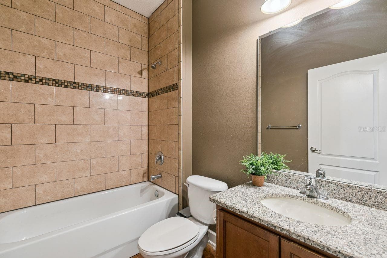 Full Guest Bathroom on First Floor - 36137 MATTAWAN DR, EUSTIS