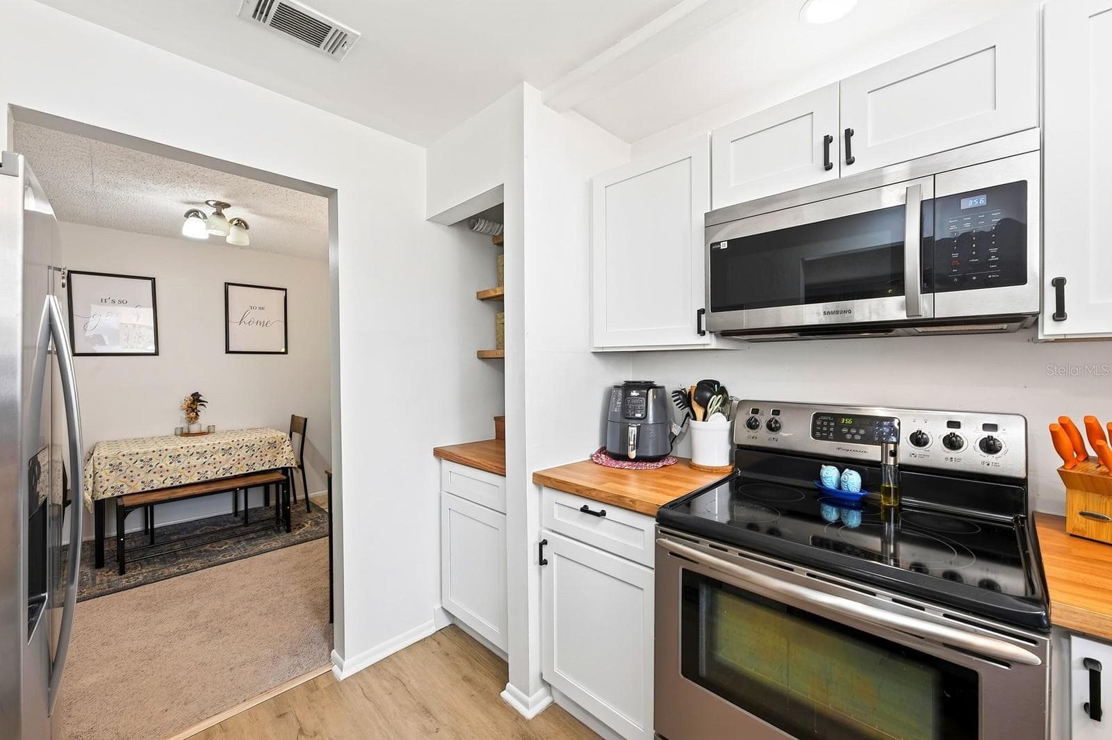 Kitchen has a built-in coffee nook. - 4607 RING NECK RD #36C, ORLANDO