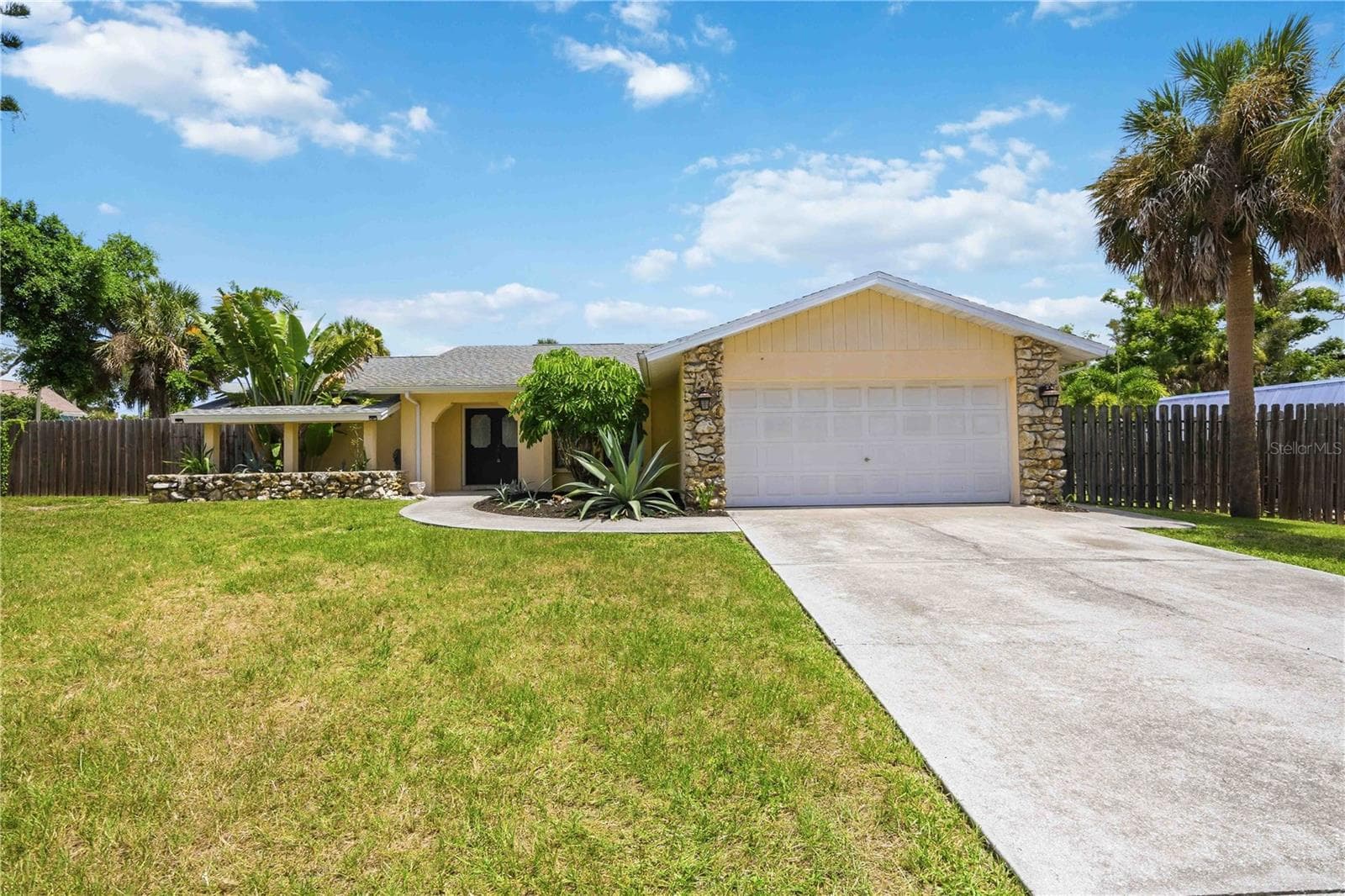 440 LYCHEE RD