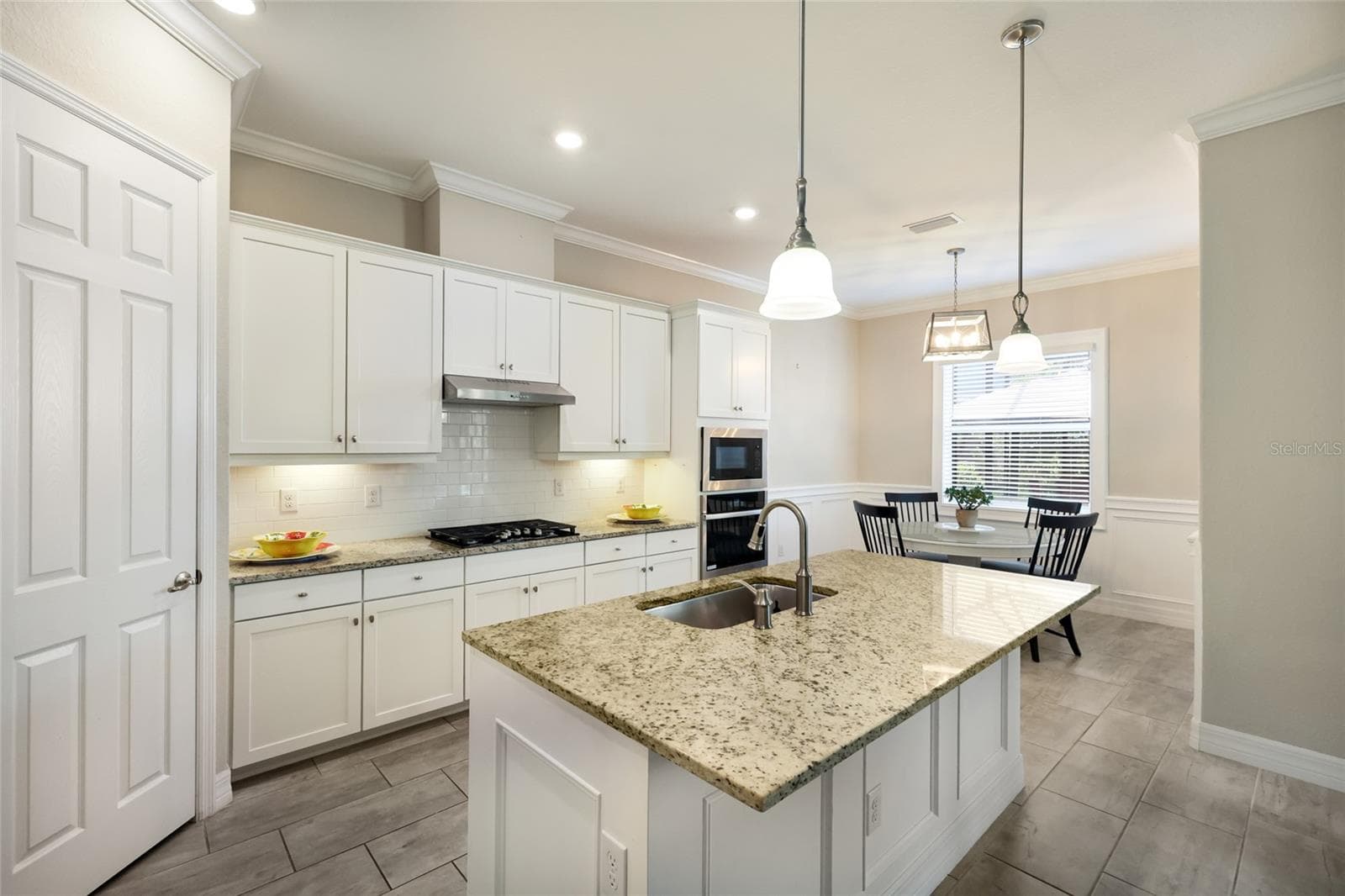 CRISP WHITE KITCHEN - 12120 GANNETT PL, LAKEWOOD RANCH