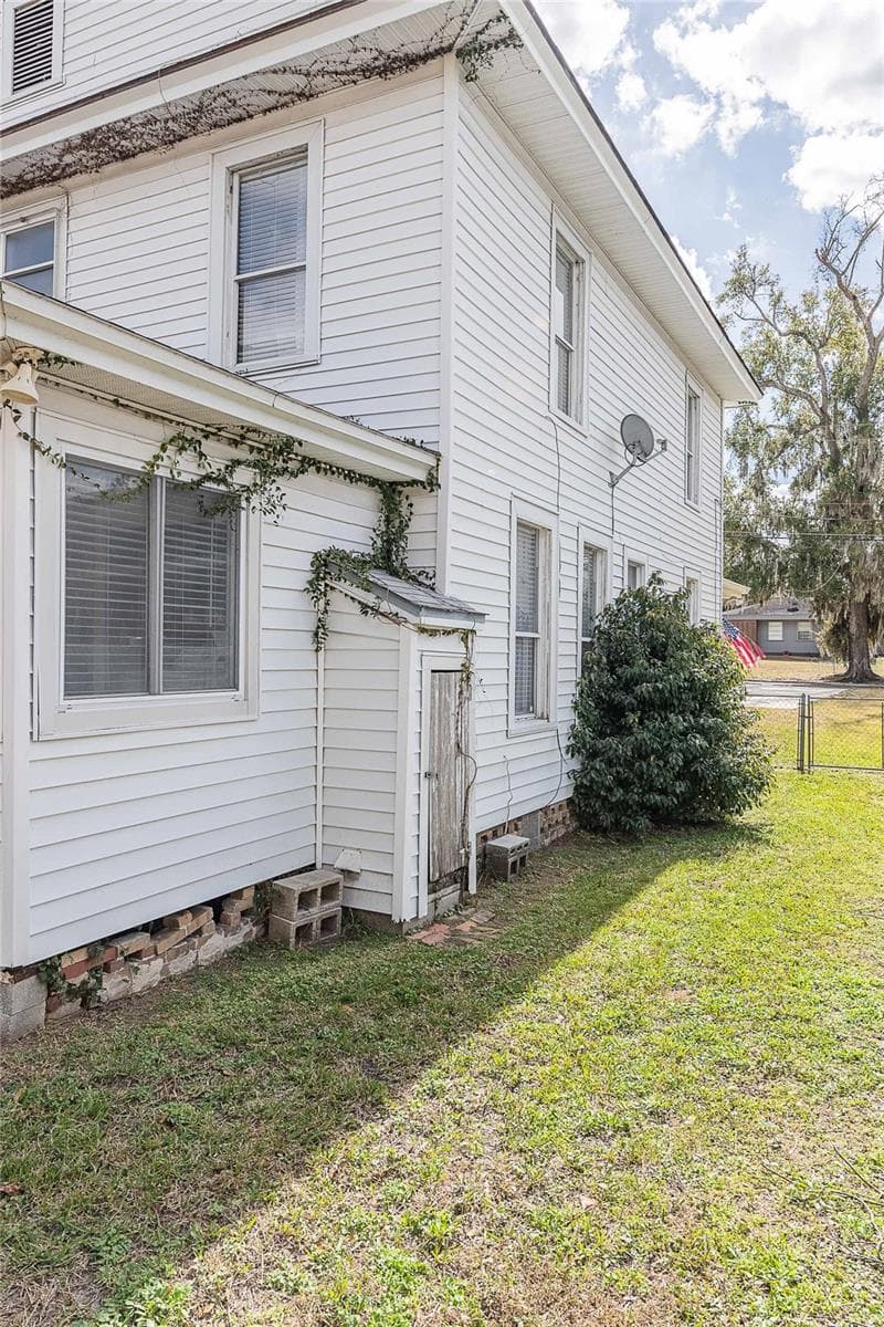 Single Family Residence at 402 E POINSETTIA ST, LAKELAND, photo 37 of 37