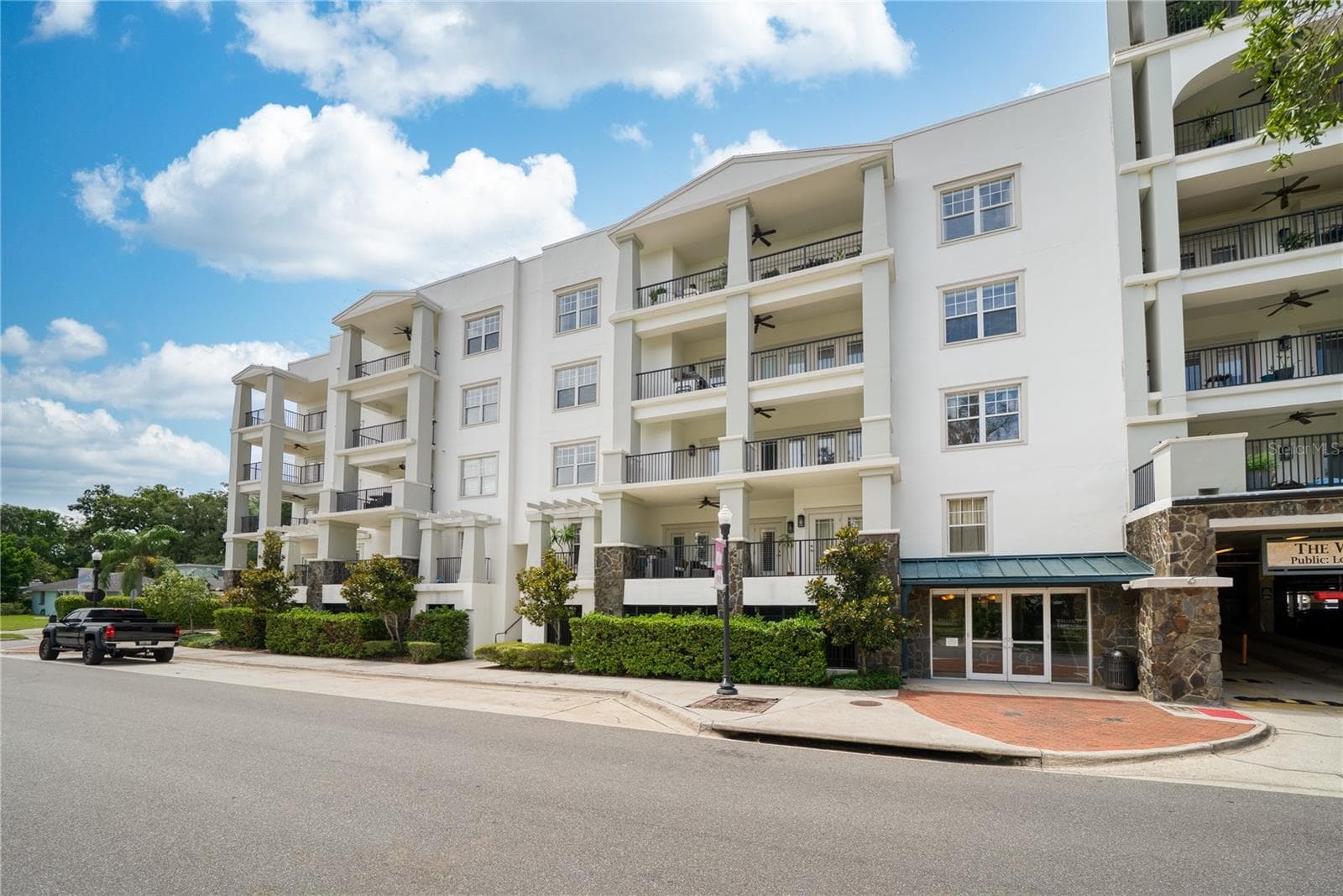Side Entrance off Vassar.  Convenient for Guests or Quick Access! - 630 VASSAR ST #2210, ORLANDO