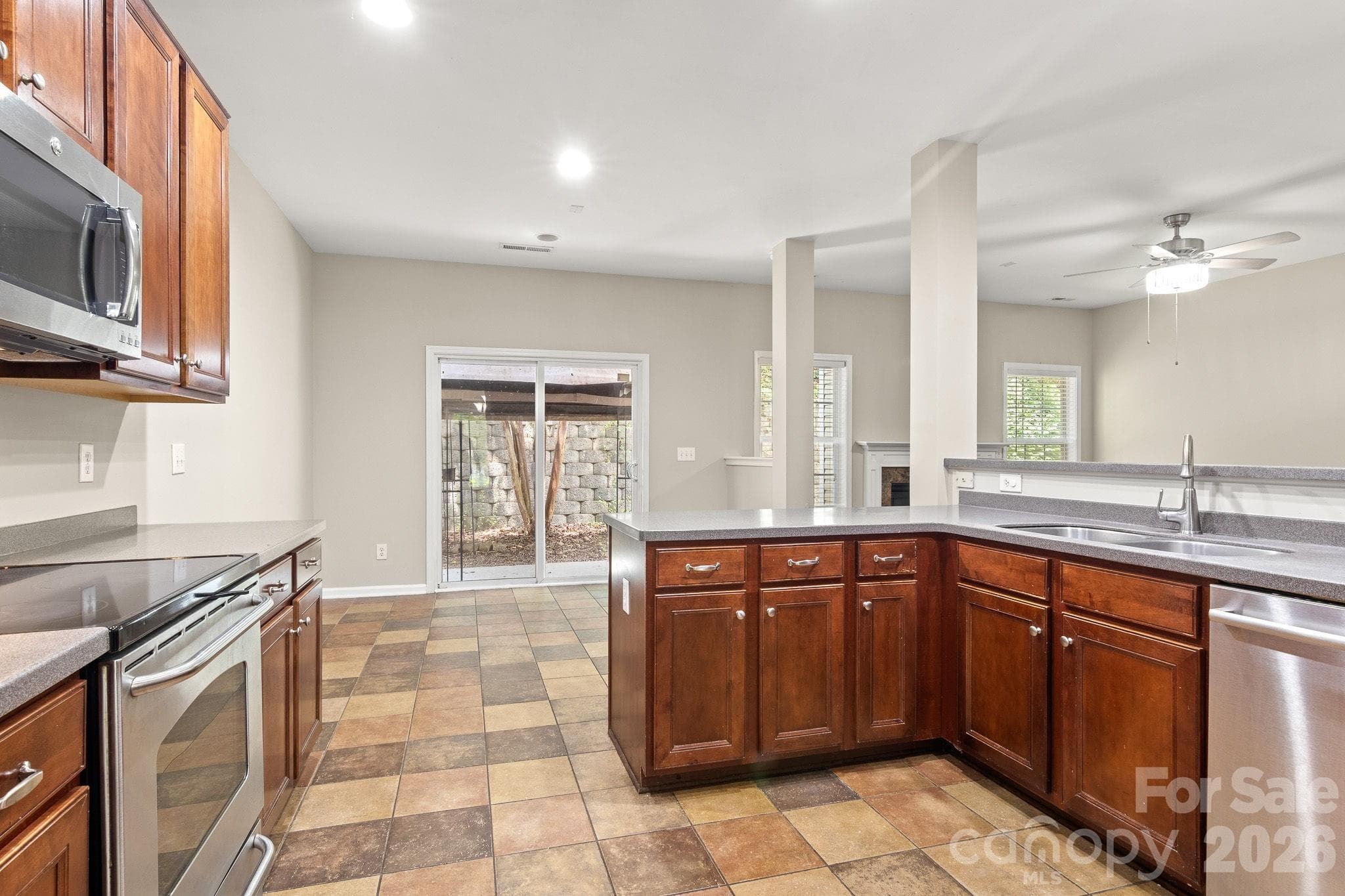 Single Family Residence at 9055 Pembroke Court, Fort Mill, photo 16 of 45