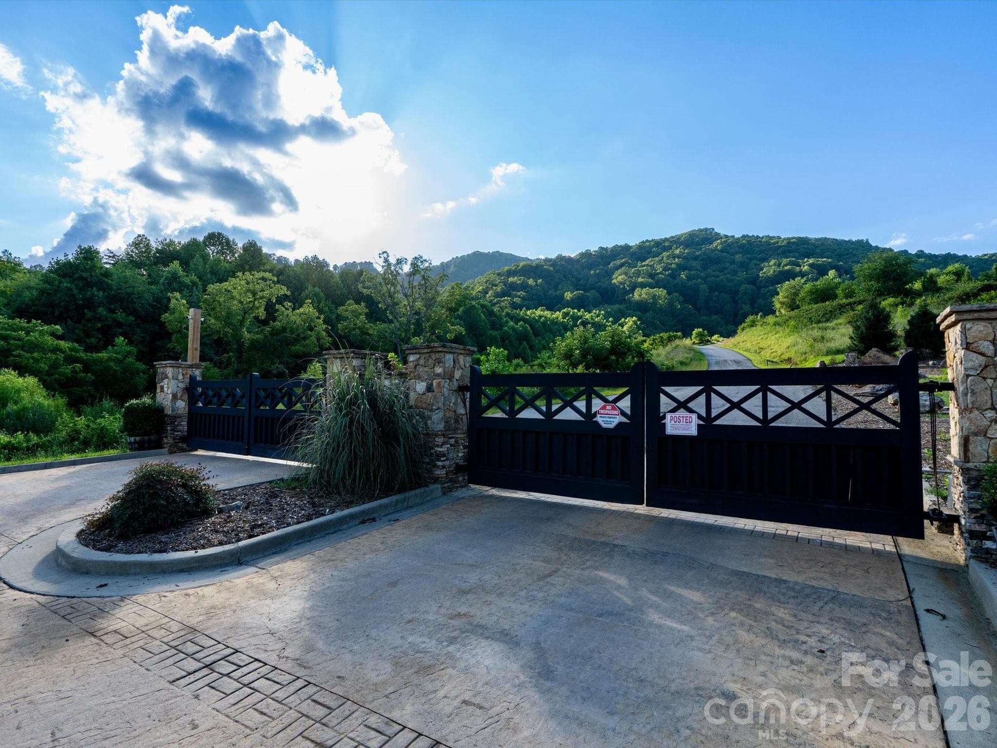 Gated community for your safety and peace of mind - 42 High Rock View Drive, Canton