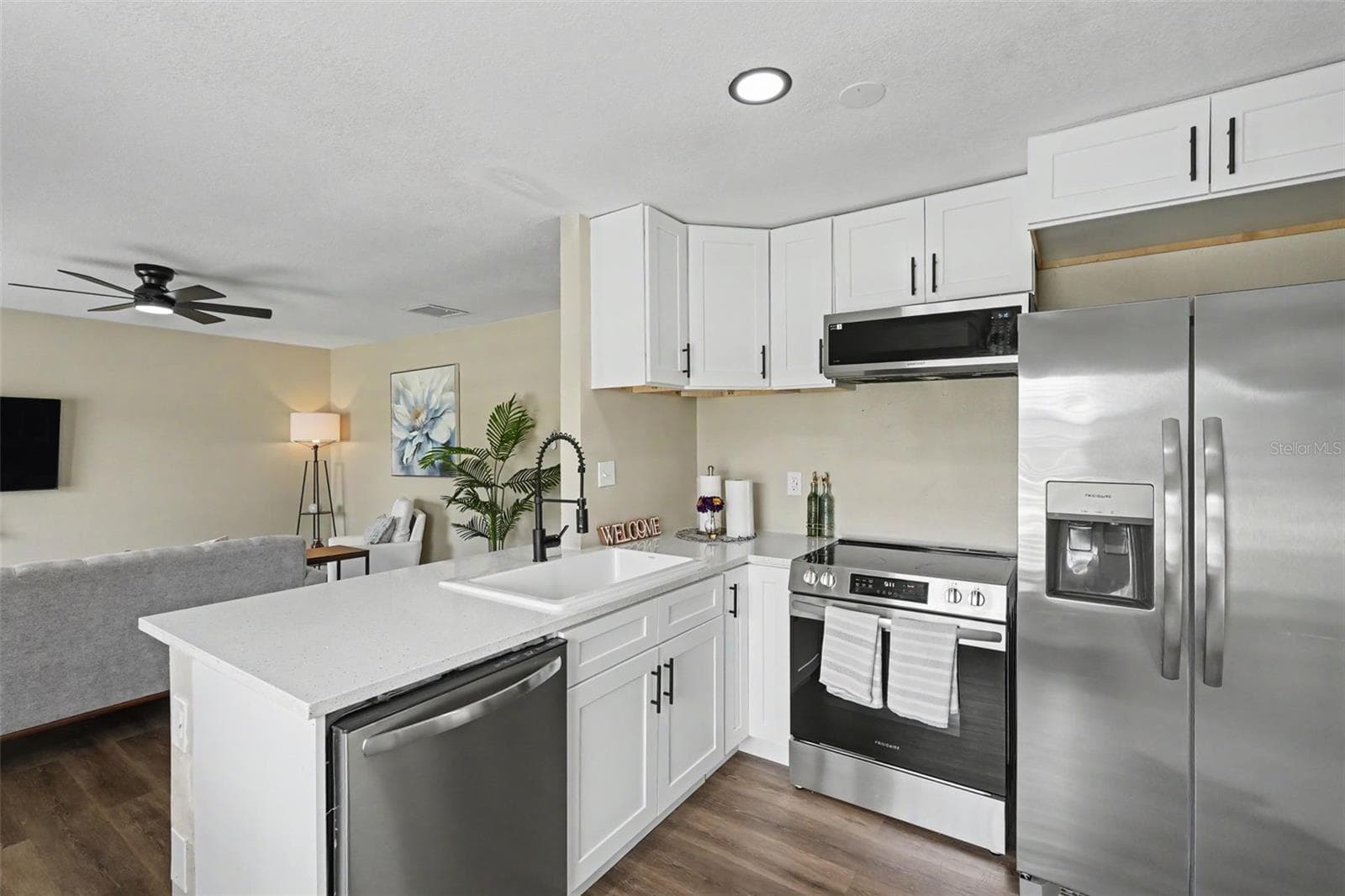 Single Family Residence at 102 SHORE DR E, OLDSMAR, photo 8 of 34