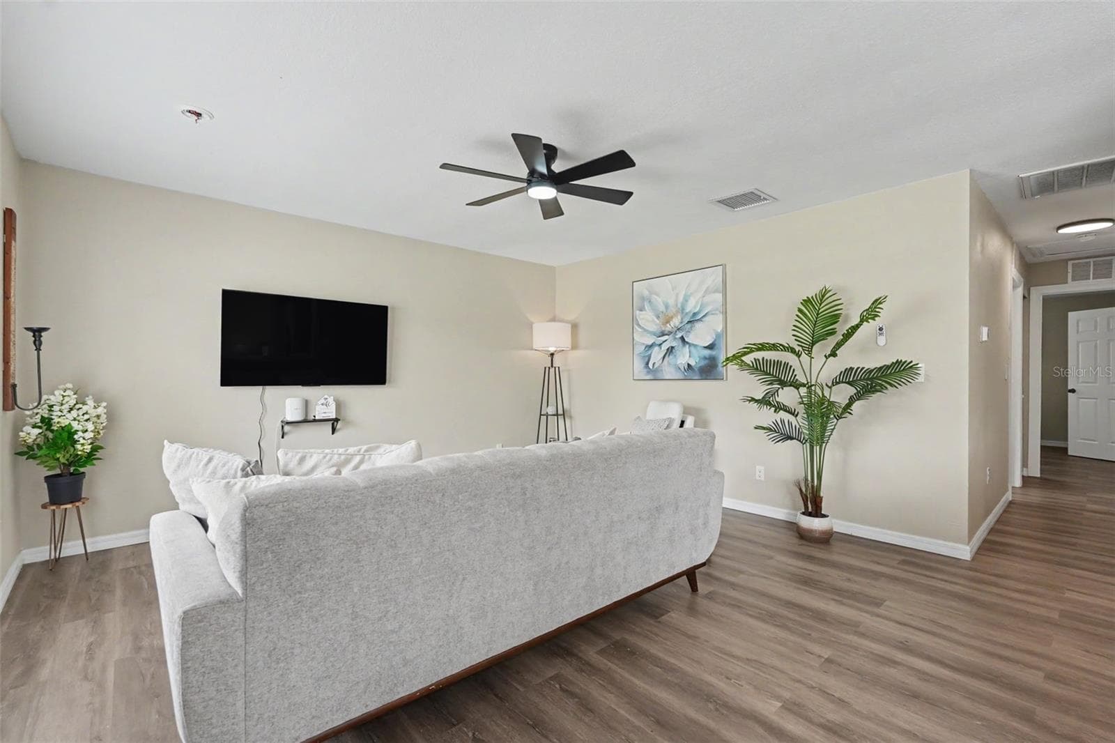 Single Family Residence at 102 SHORE DR E, OLDSMAR, photo 13 of 34