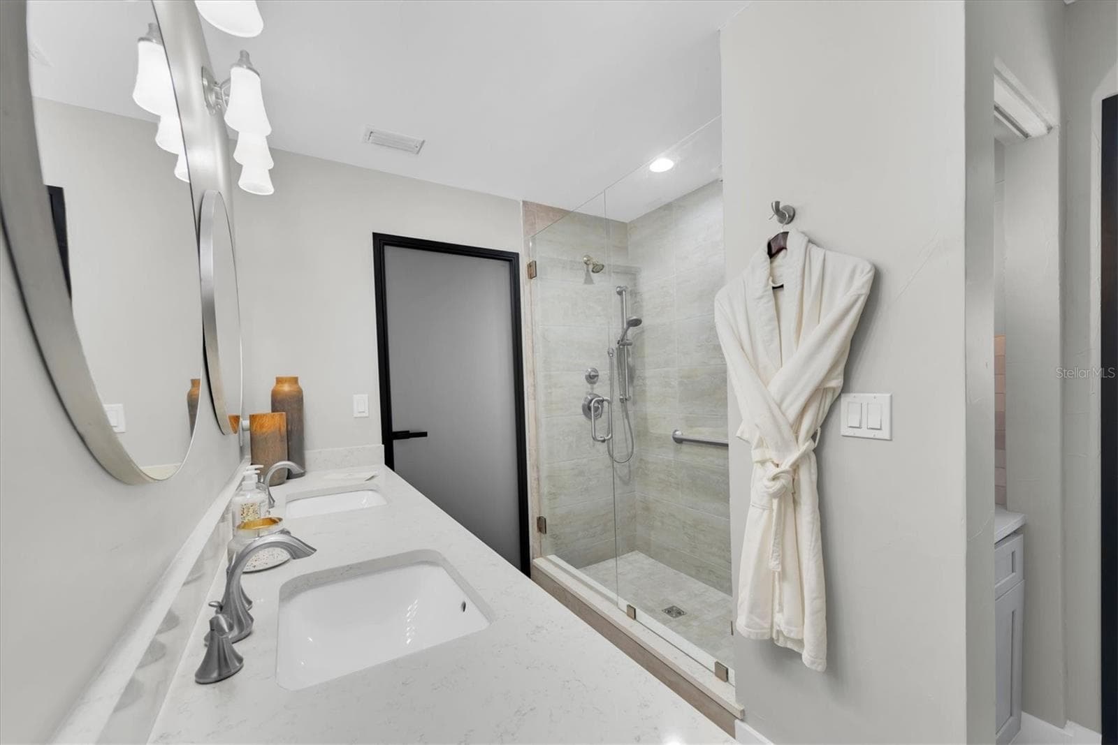 Front Bath with separate side entry - 303 N BATH CLUB BLVD N, NORTH REDINGTON BEACH