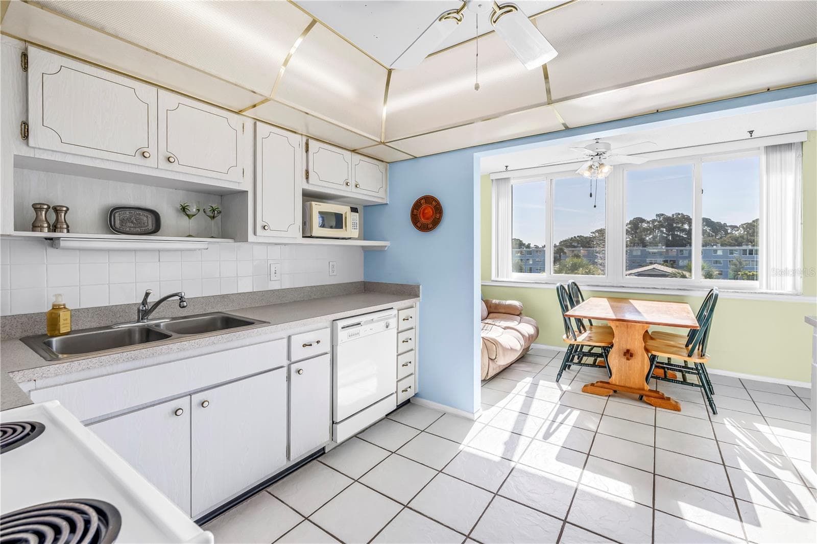 Condominium at 4715 BAY ST NE #320, ST PETERSBURG, photo 5 of 33